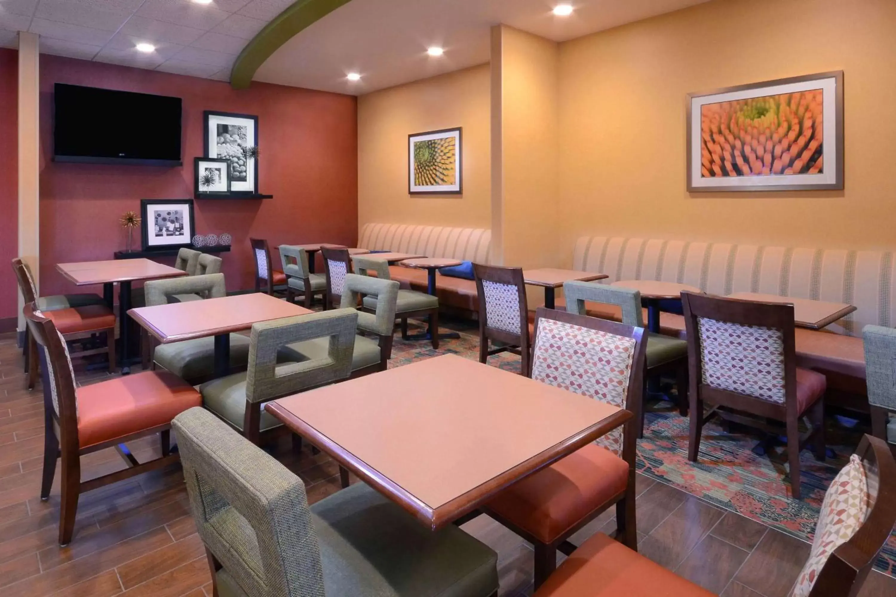 Dining area, Restaurant/Places to Eat in Hampton Inn Fayetteville Fort Bragg