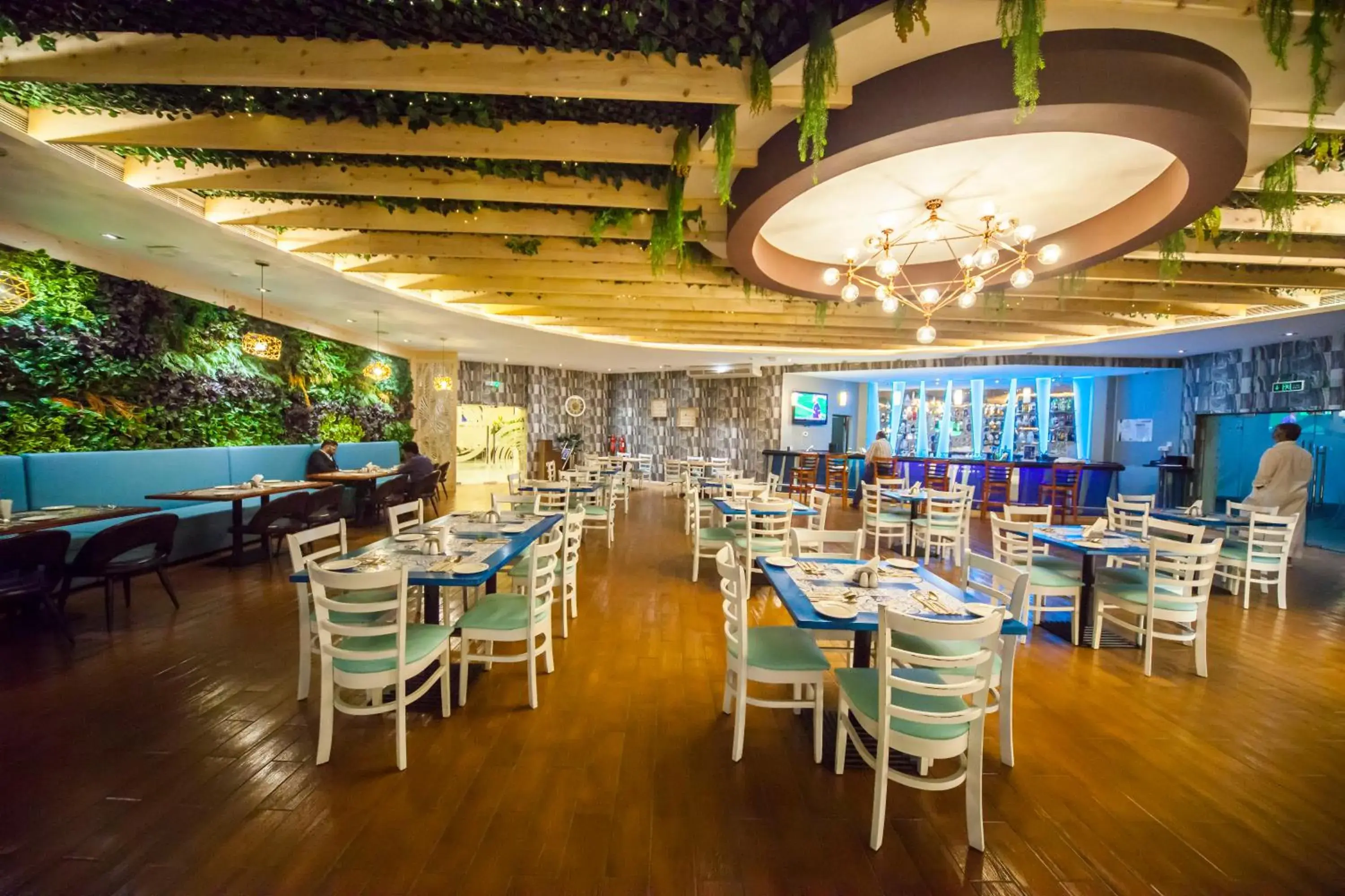 Restaurant/Places to Eat in Pearl Beach Hotel