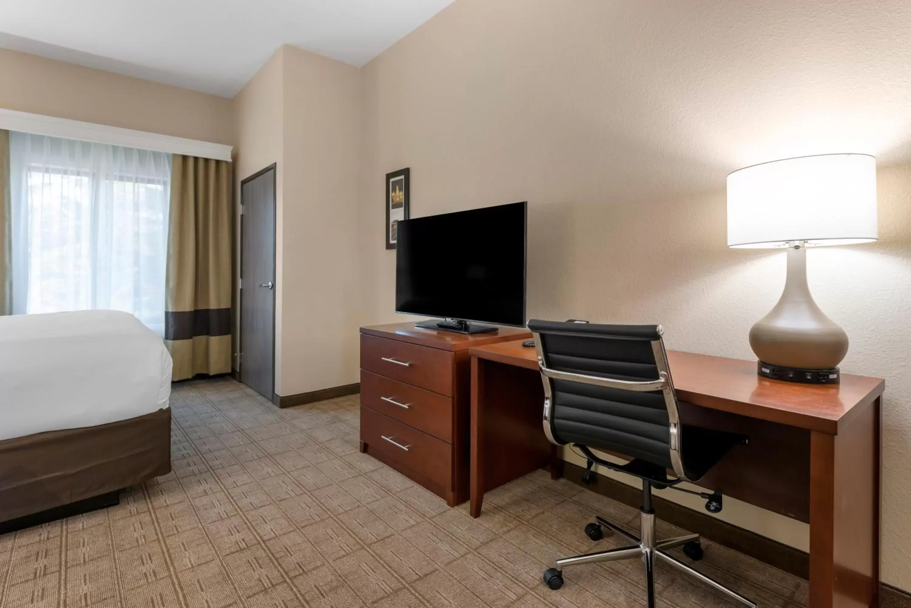 TV and multimedia, TV/Entertainment Center in Comfort Inn & Suites