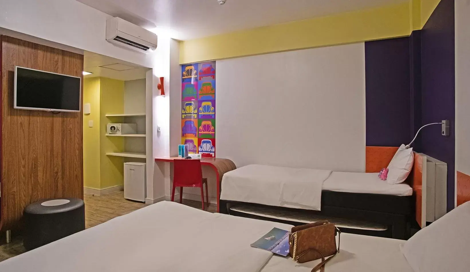 Bedroom, Bed in Ibis Styles Balneário Camboriú - 1 Quadra do Mar Bedroom, Bed in Ibis Styles Balneário Camboriú - 1 Quadra do Mar