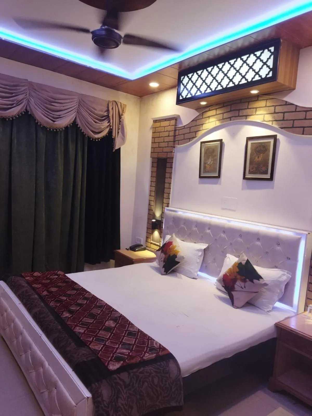 Bed in Sham Hotel