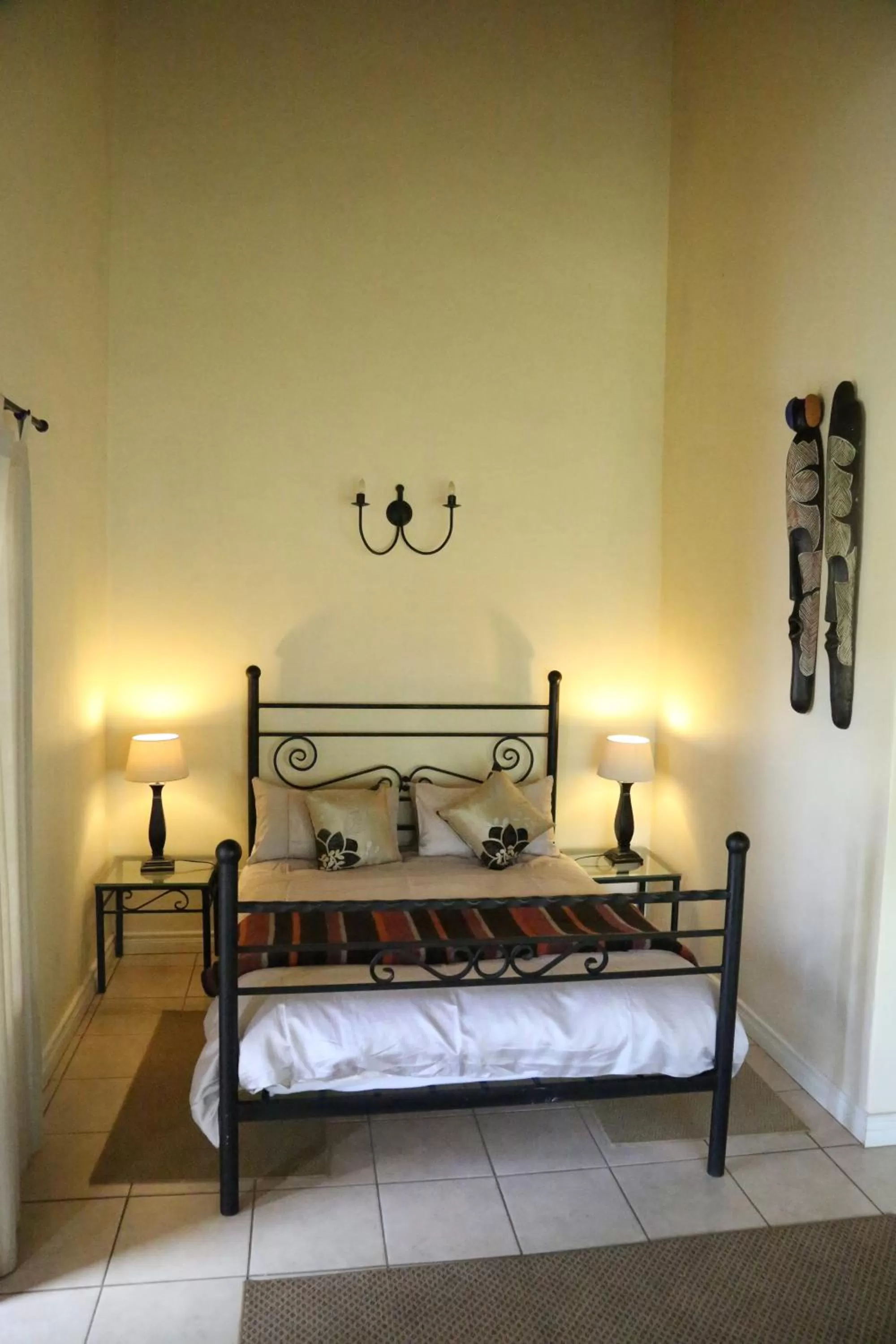 Bed in The Highveld Cape Inn