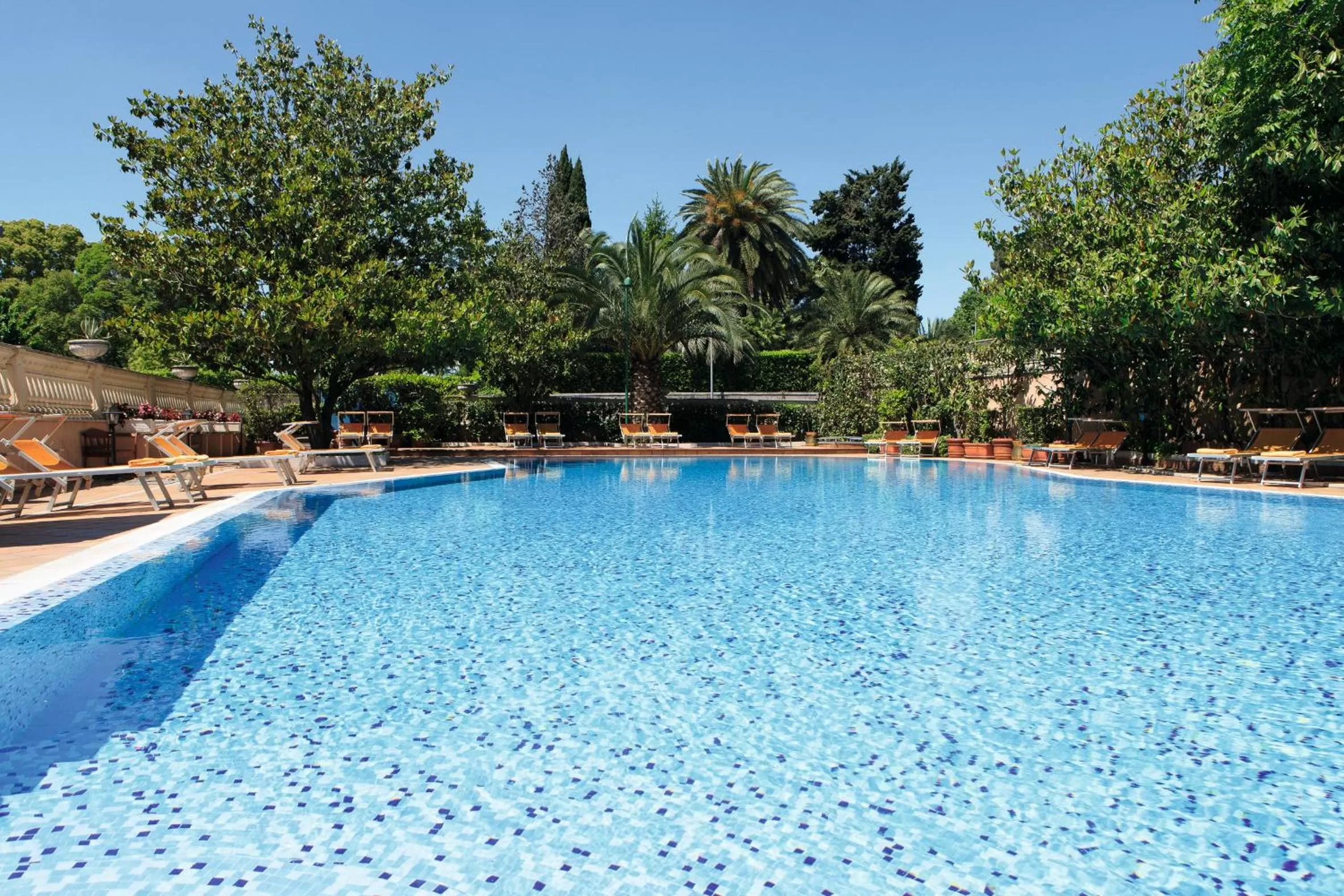 Pool view in Grand Hotel Gianicolo