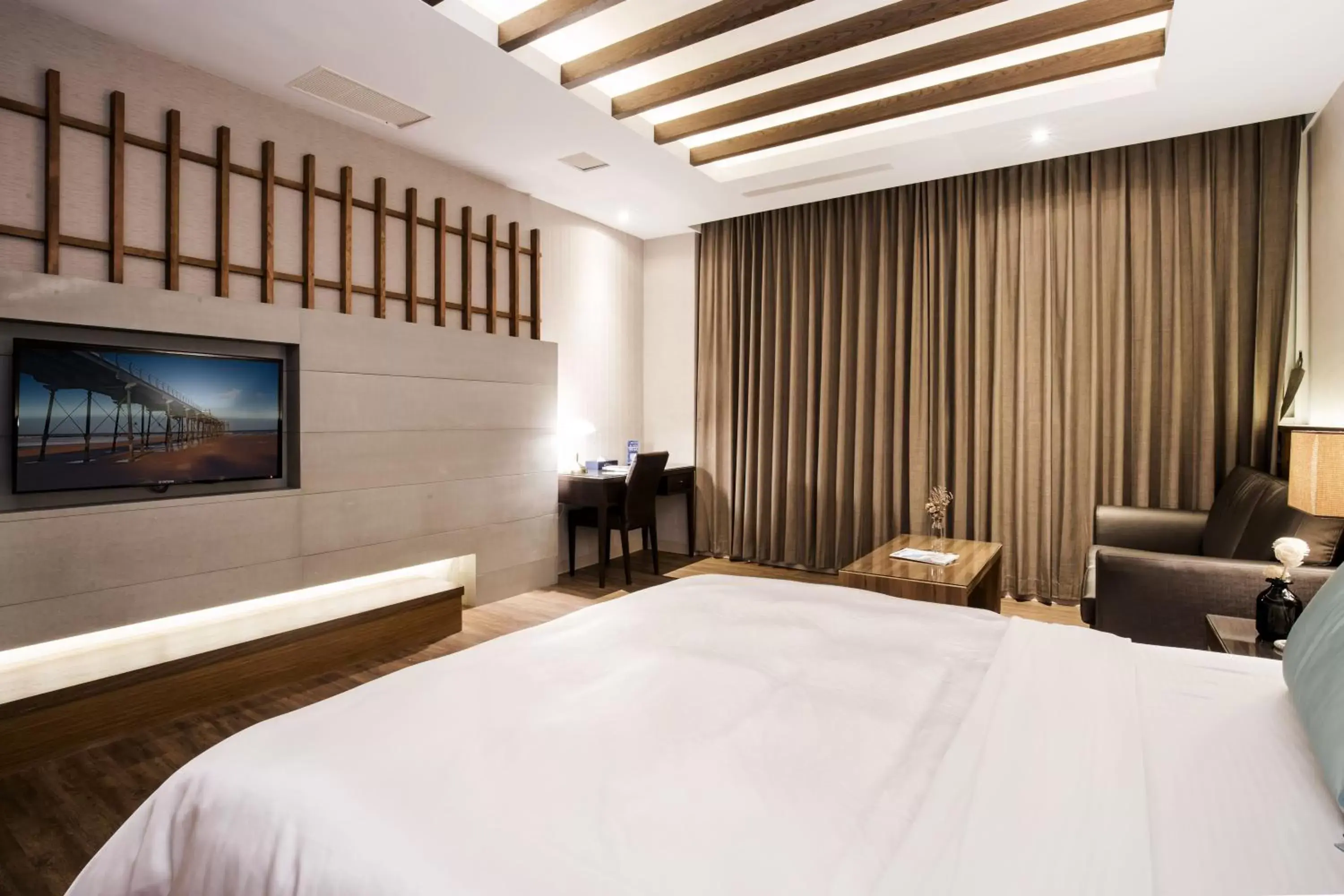 Photo of the whole room, Bed in Duo Romance Hotel