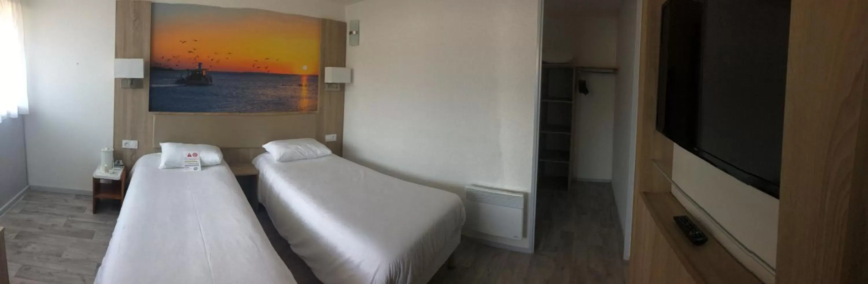 Bedroom, Bed in BRIT HOTEL Confort MORLAIX