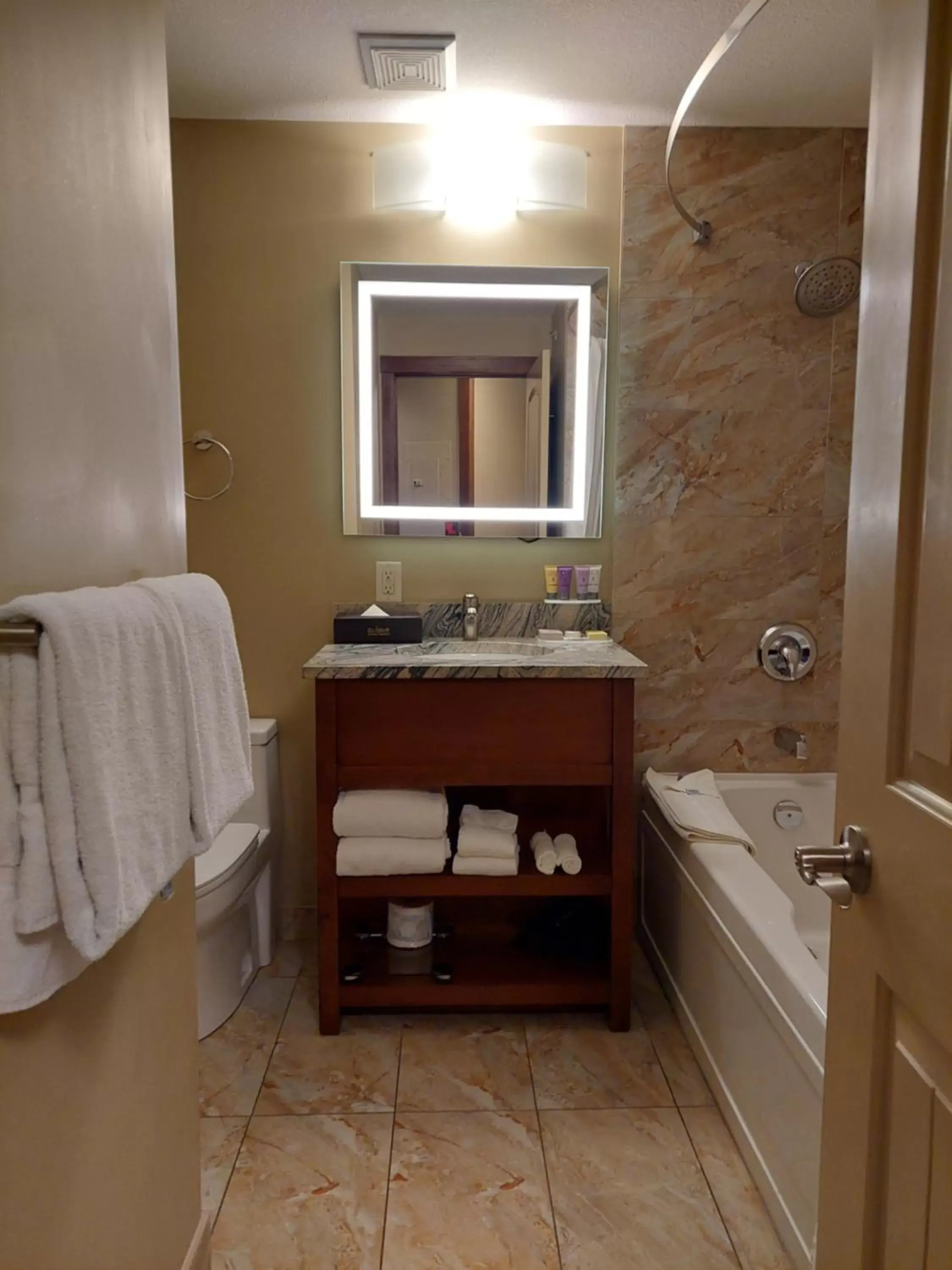 Bathroom in Falcon Crest Lodge by CLIQUE