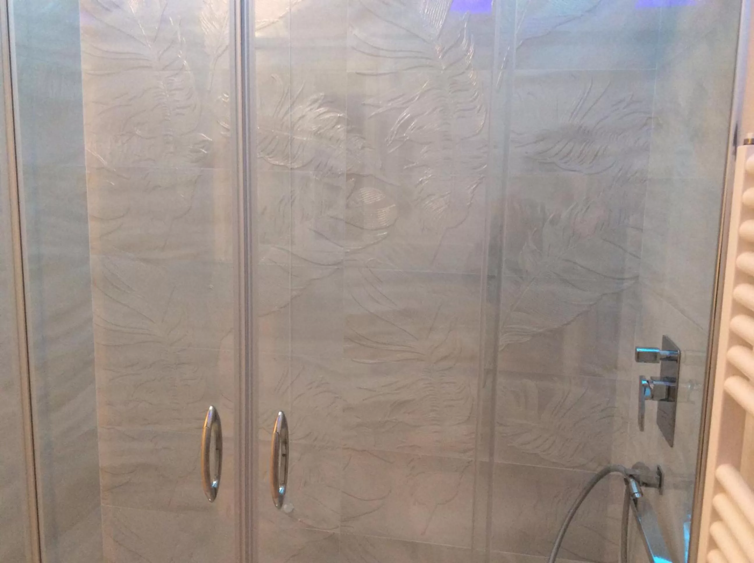 Shower in Suite Le Perle