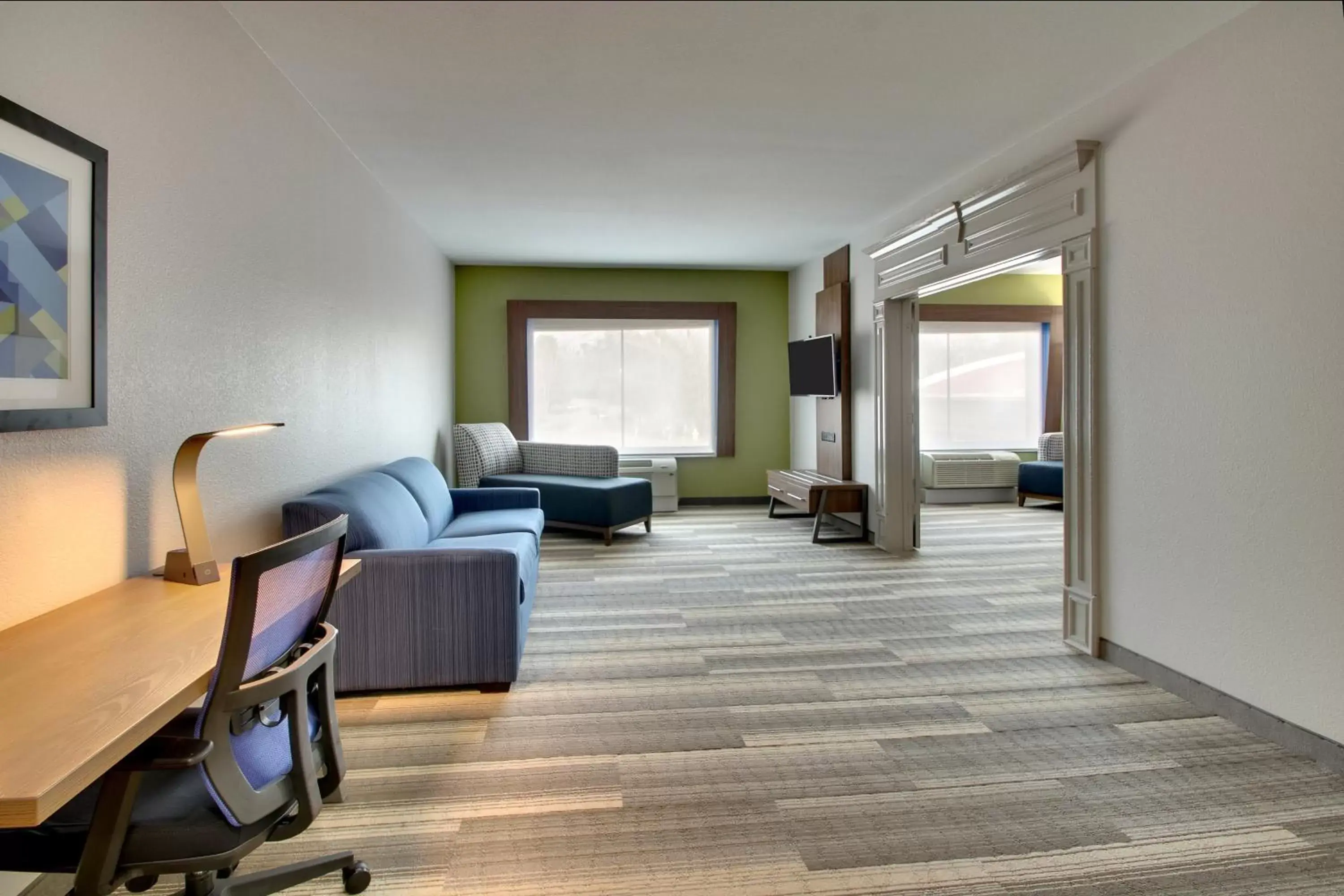 Bedroom, Seating Area in Holiday Inn Express & Suites Laurel, an IHG Hotel