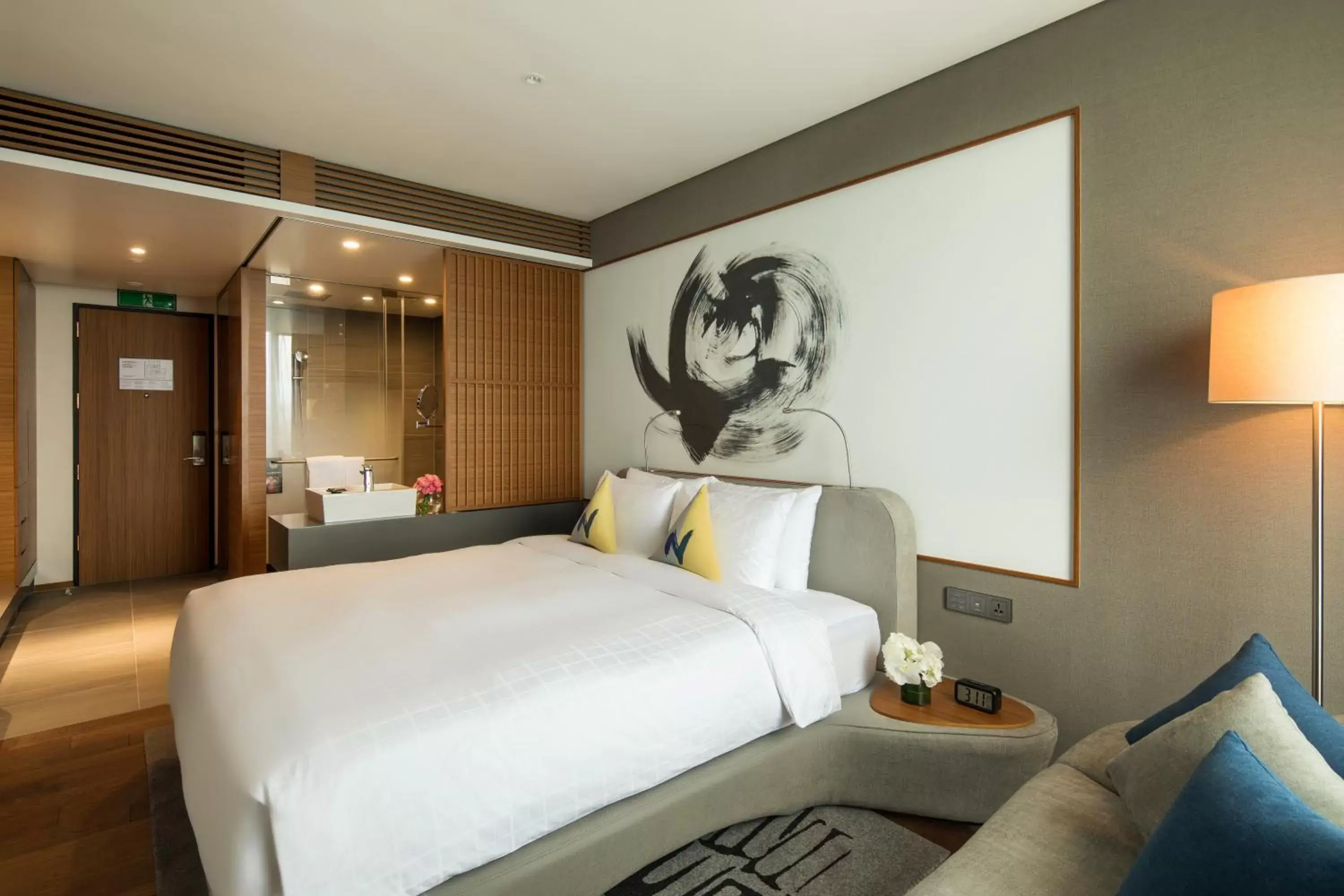 Shower, Bed in Novotel Ambassador Seoul Dongdaemun Hotels & Residences