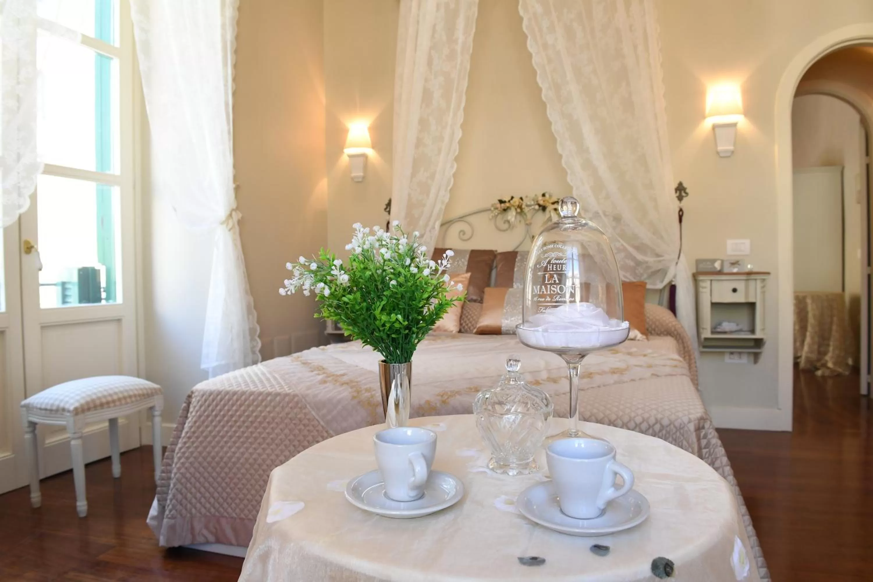 Bed, Restaurant/Places to Eat in Casa Suarè