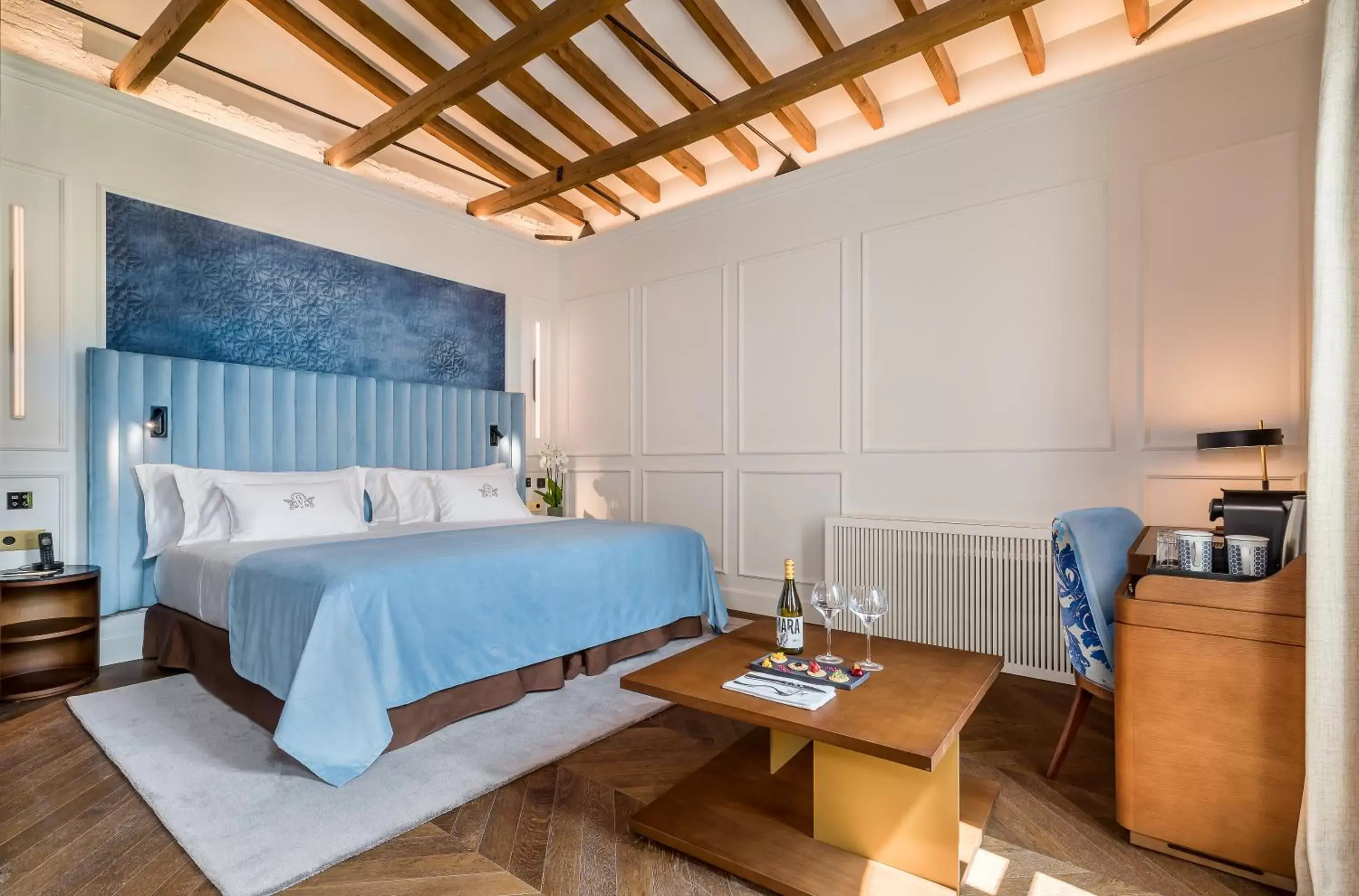 Bed in Palacio Gran Vía, a Royal Hideaway Hotel
