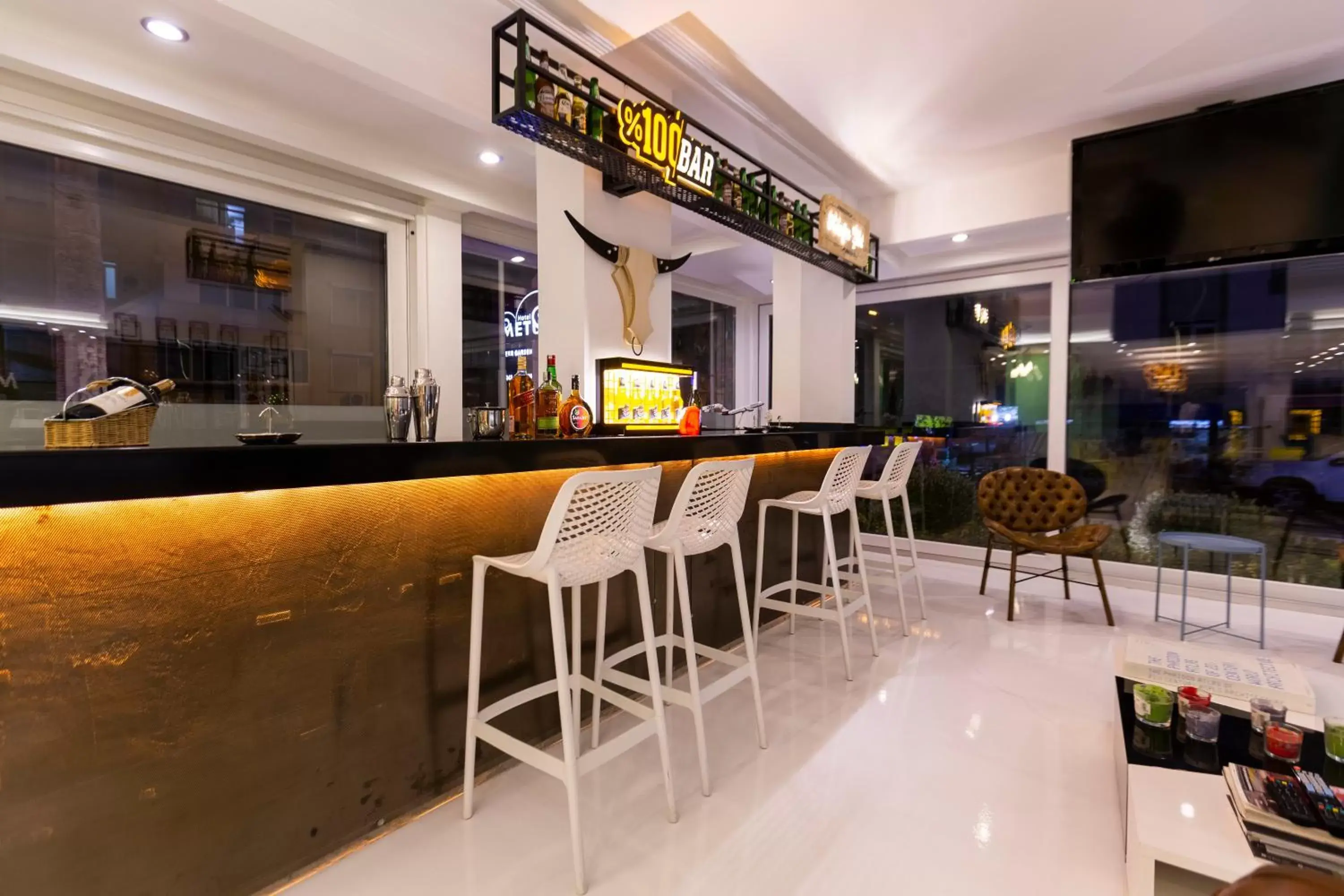 Lounge or bar, Restaurant/Places to Eat in Mene City Hotel