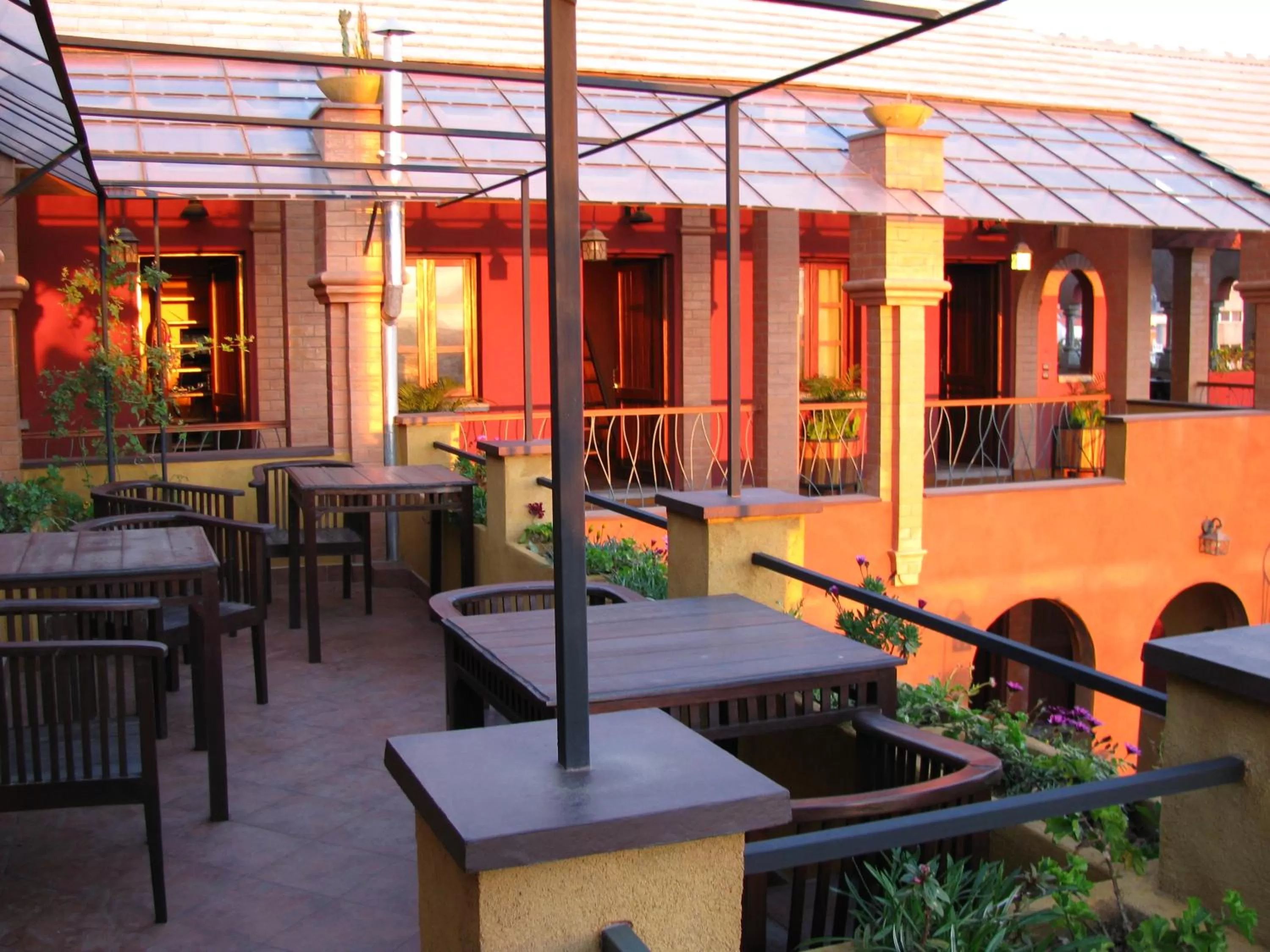 Restaurant/places to eat in Belvedere Hotel