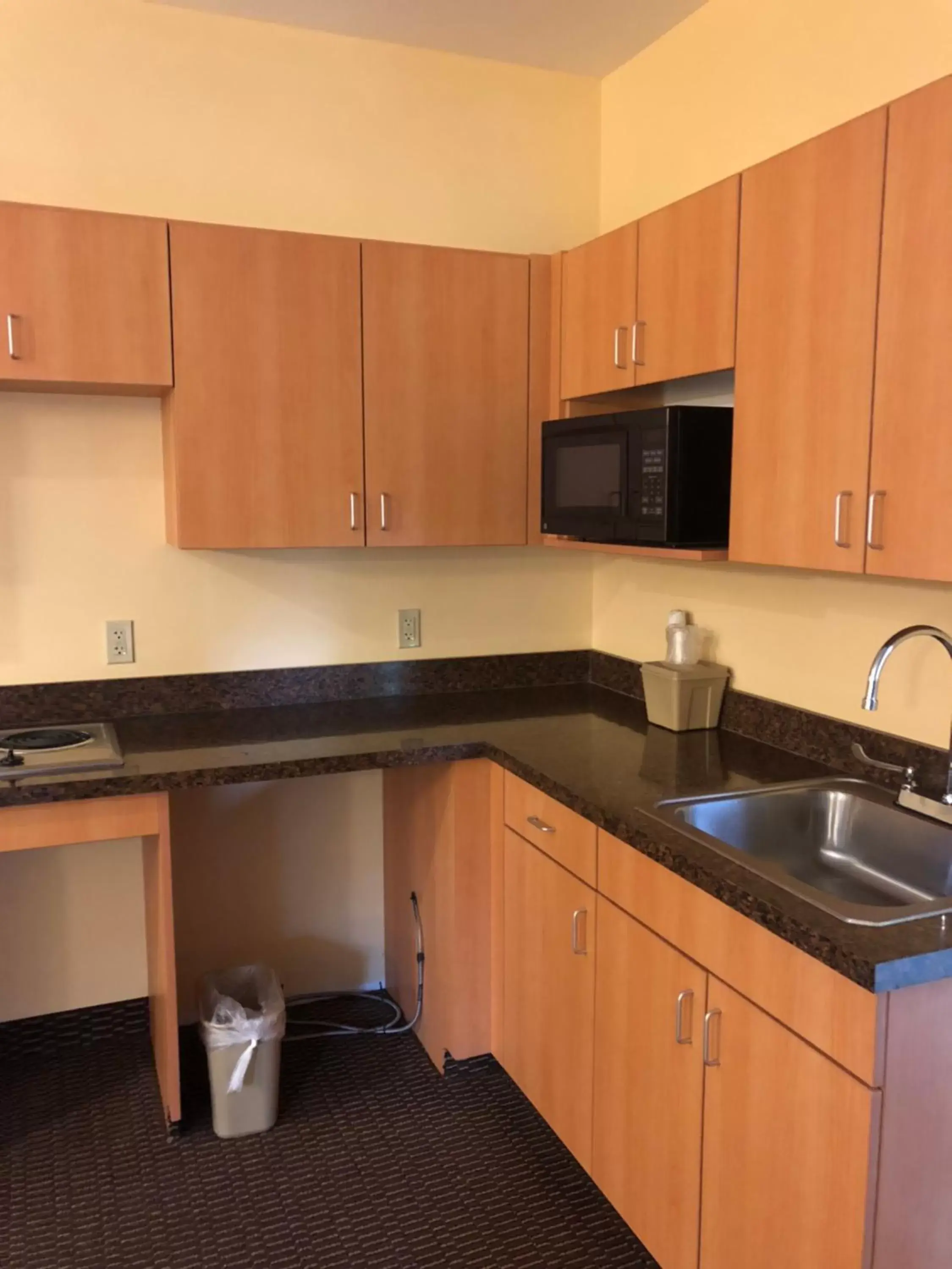 Kitchen/Kitchenette in Budget Inn Williamsport