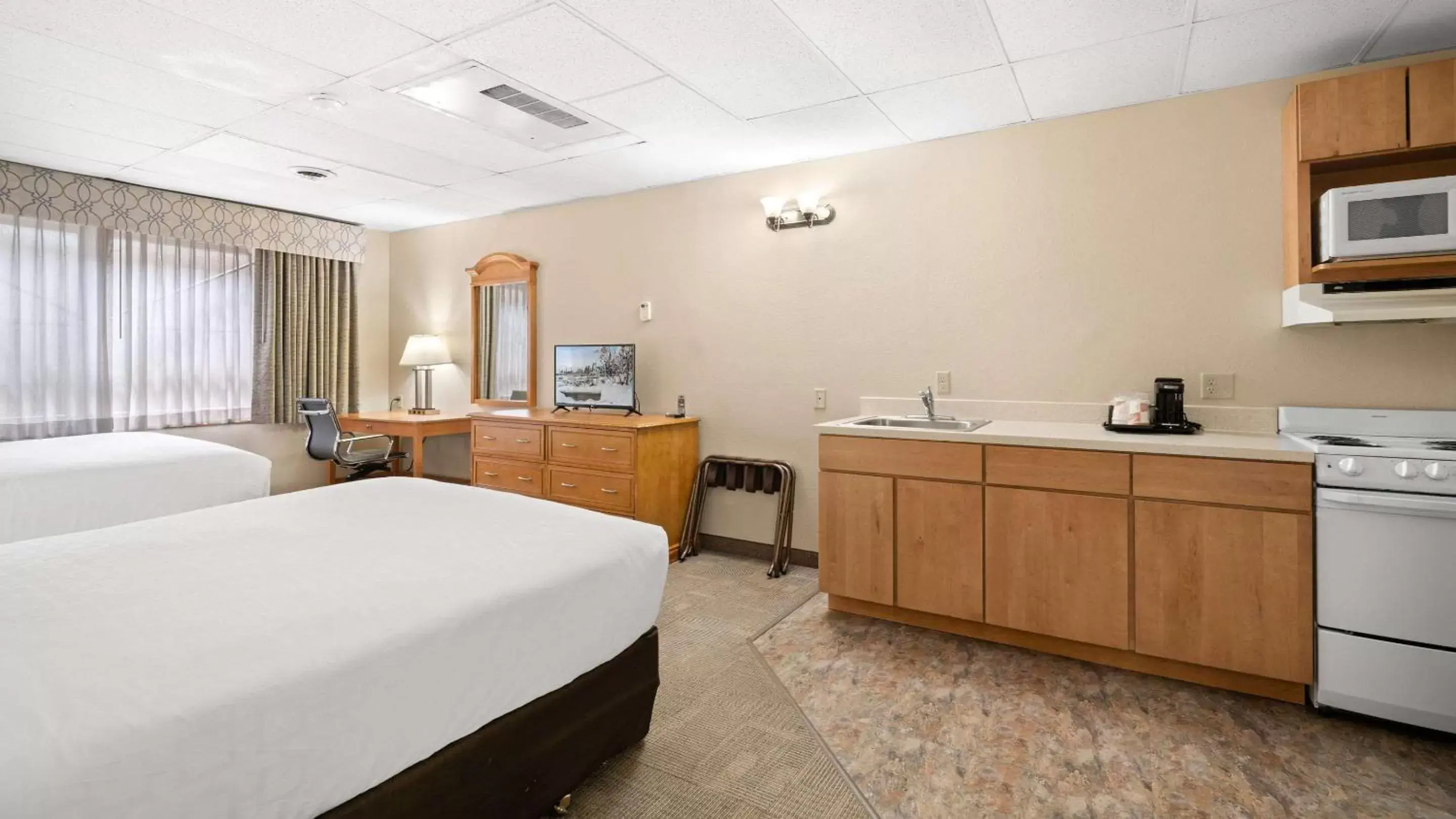 Bedroom, Bed in Clarion Hotel & Suites Fairbanks near Ft Wainwright Bedroom, Bed in Clarion Hotel & Suites Fairbanks near Ft Wainwright