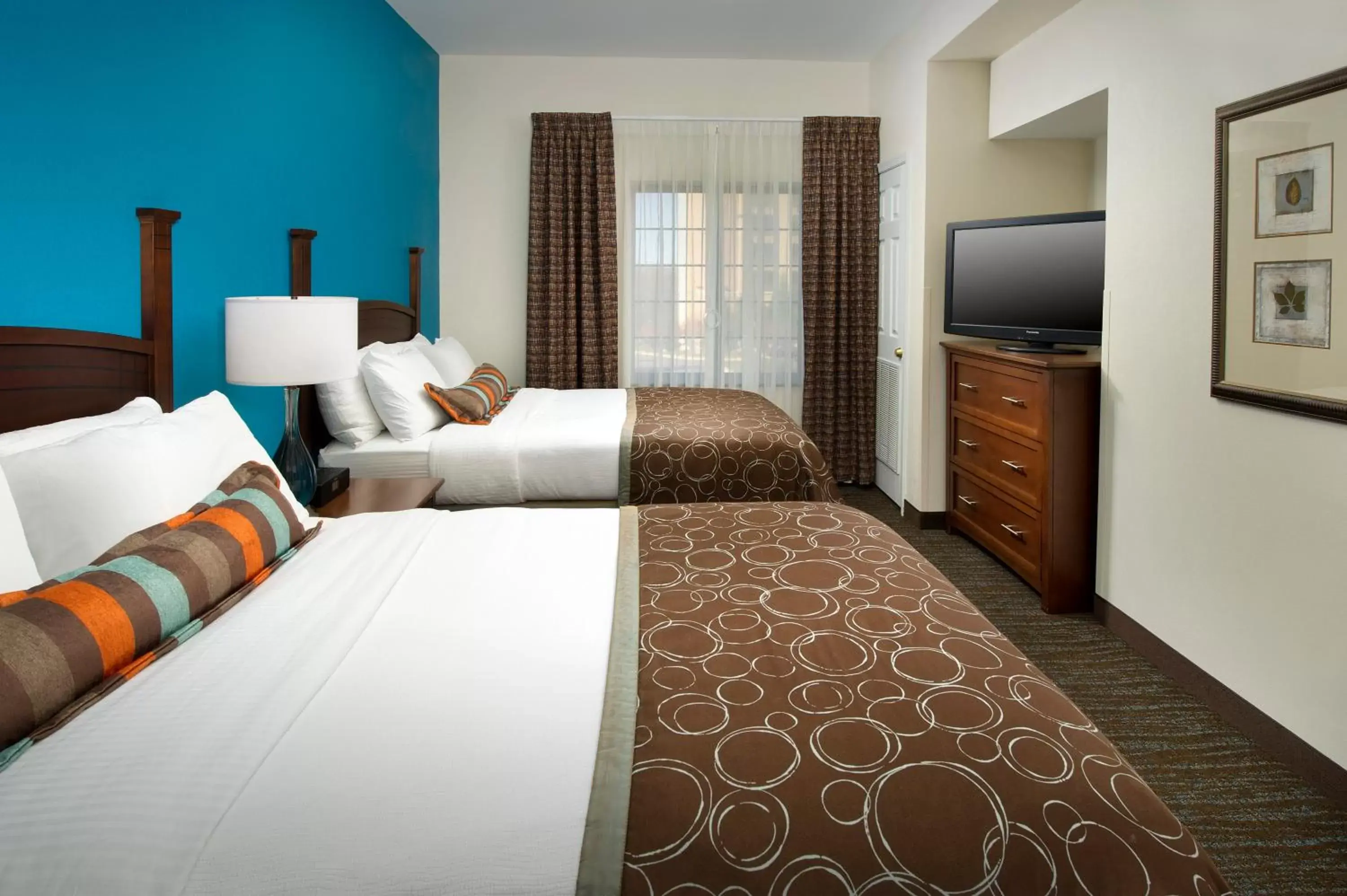 Bedroom, Bed in Staybridge Suites Baltimore BWI Airport, an IHG Hotel