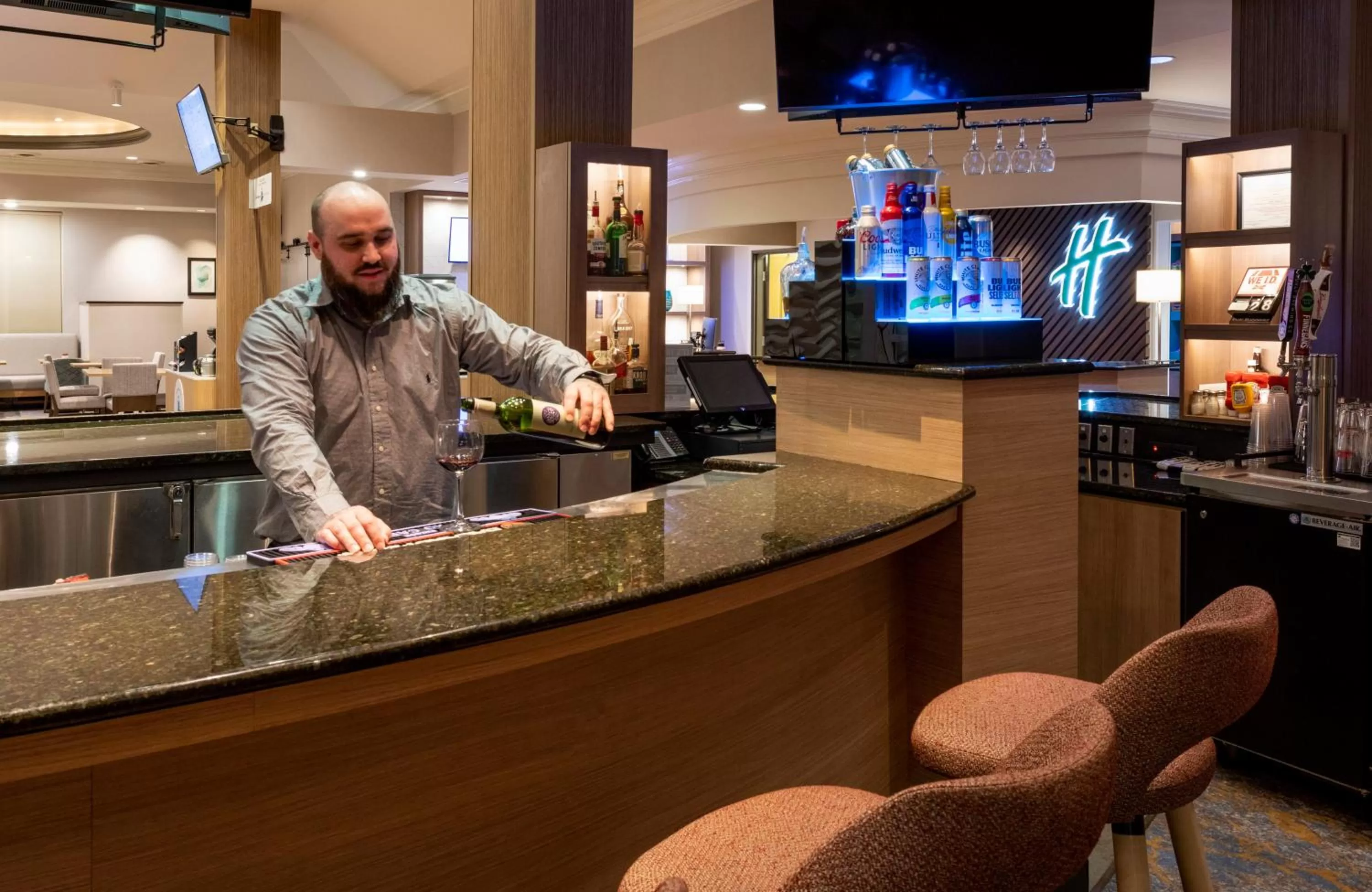 Lounge or bar in Holiday Inn Hotel & Suites Maple Grove Northwest Minneapolis-Arbor Lakes by IHG