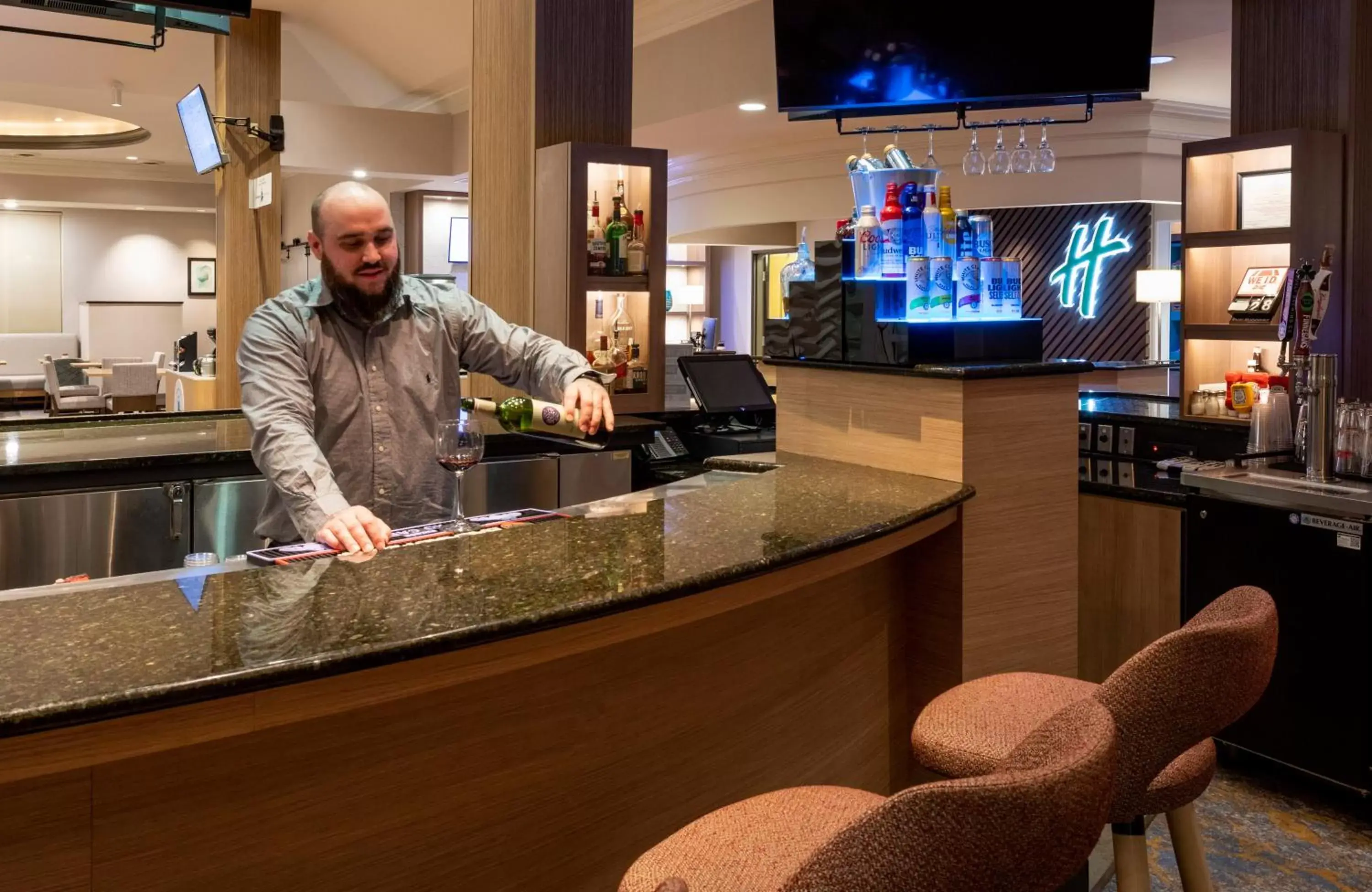 Lounge or bar, Lobby/Reception in Holiday Inn Hotel & Suites Maple Grove Northwest Minneapolis-Arbor Lakes, an IHG Hotel