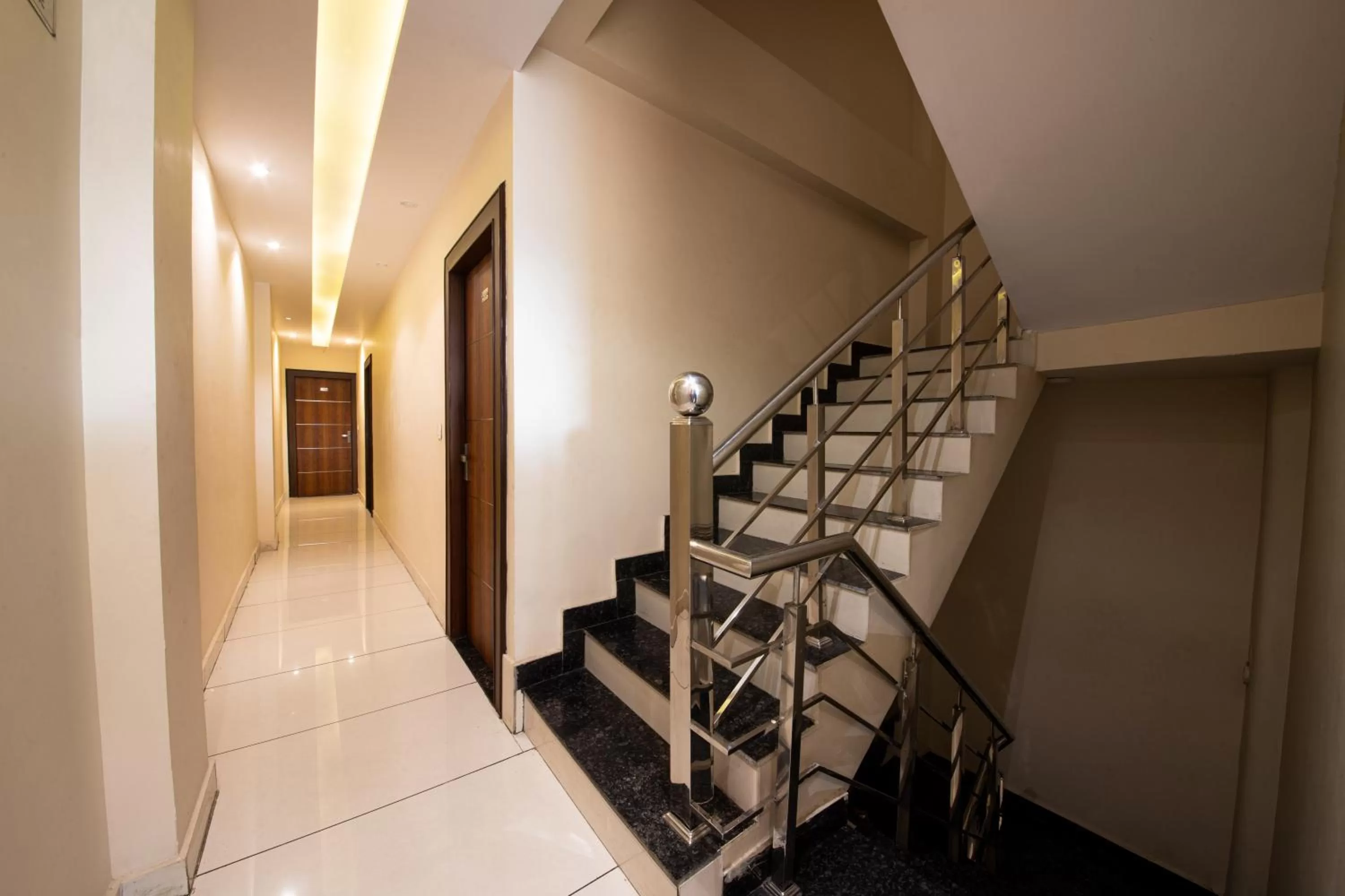 Lobby or reception in Perfect Stayz Dwarkesh - Hotel Near Haridwar Railway station