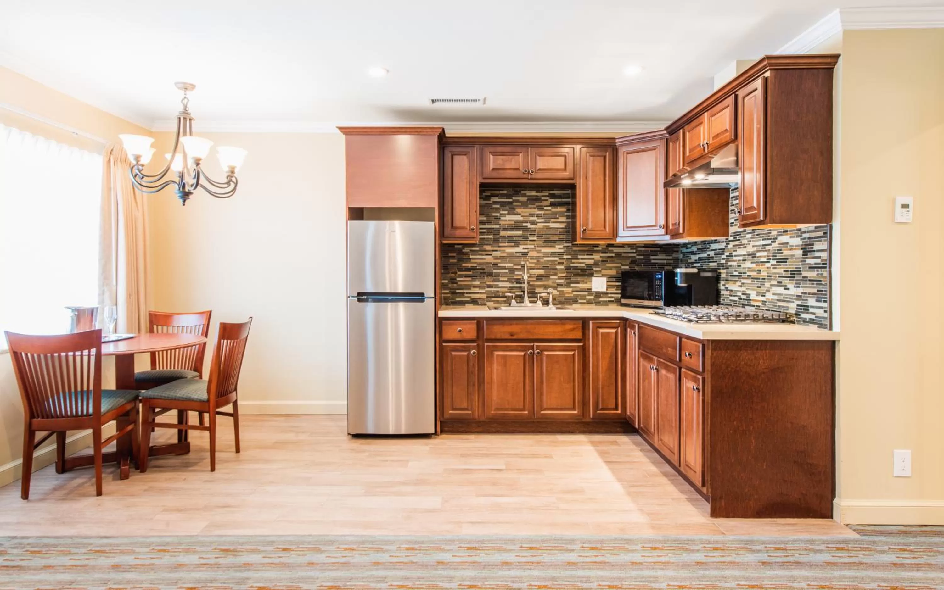 Kitchen or kitchenette in Brisas Del Mar Inn at the Beach