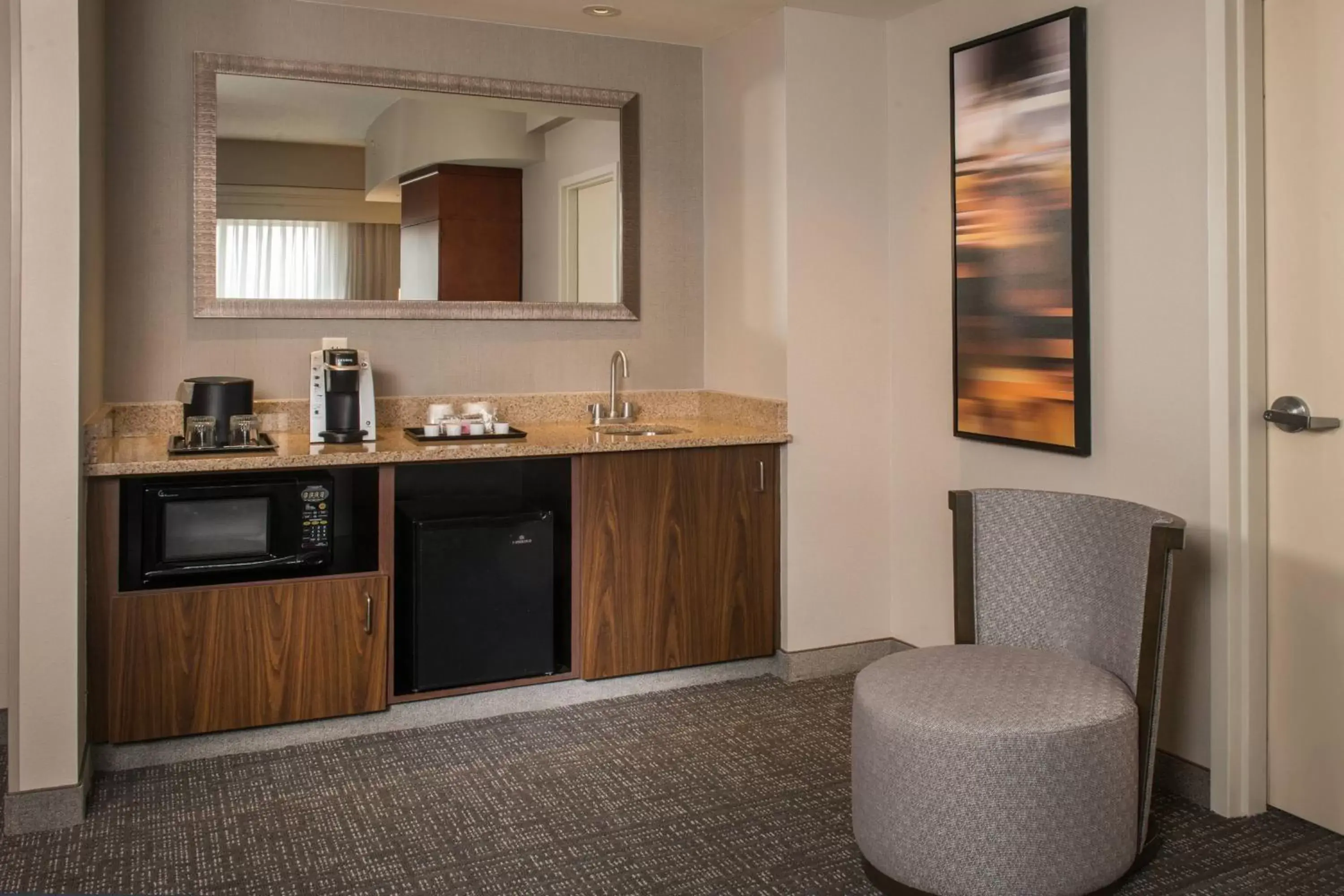 Photo of the whole room, Kitchen/Kitchenette in Courtyard by Marriott Hagerstown