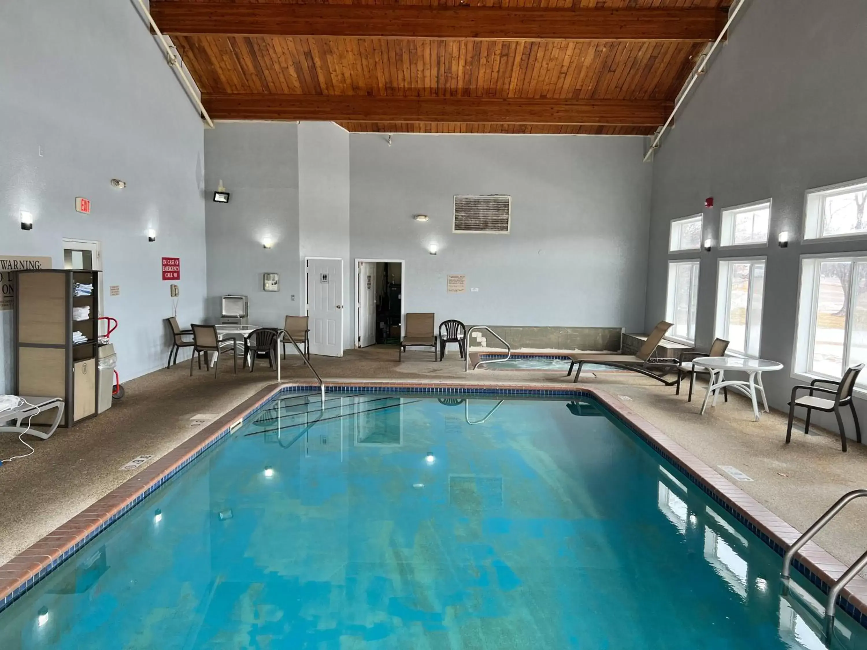 Swimming Pool in GrandStay Hotel and Suite Waseca