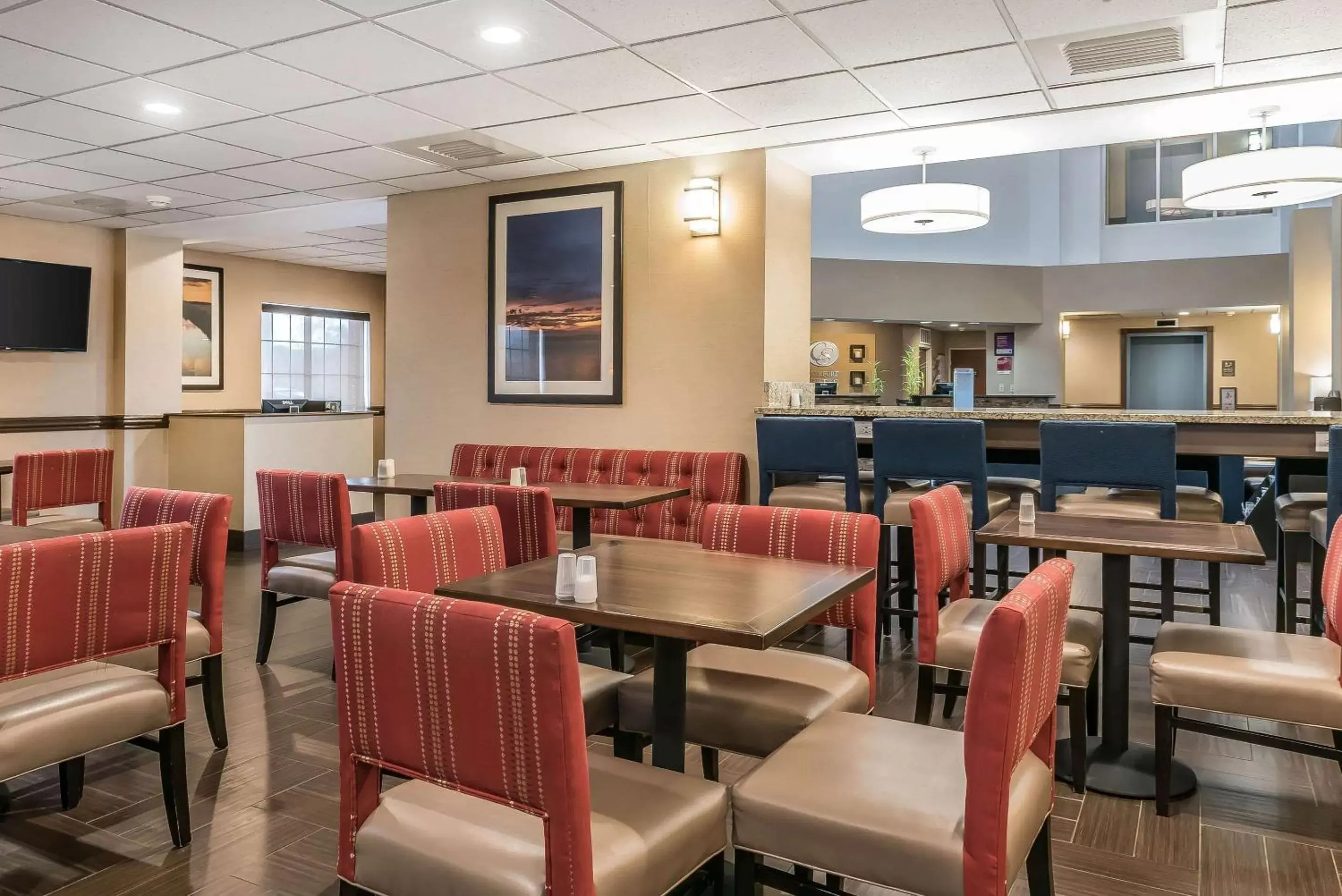 Restaurant/Places to Eat in Comfort Suites Springfield