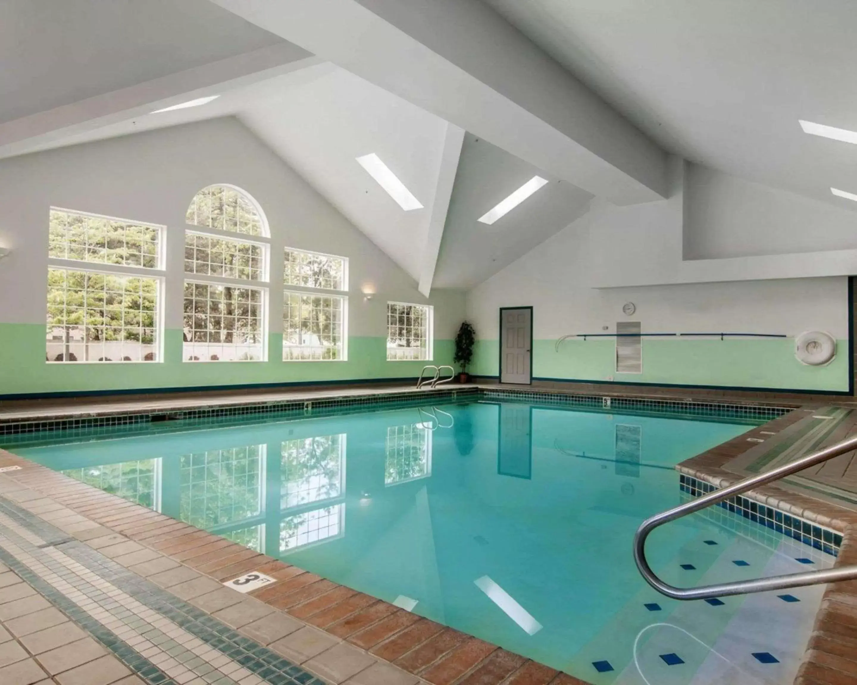 Swimming Pool in Comfort Suites Corvallis