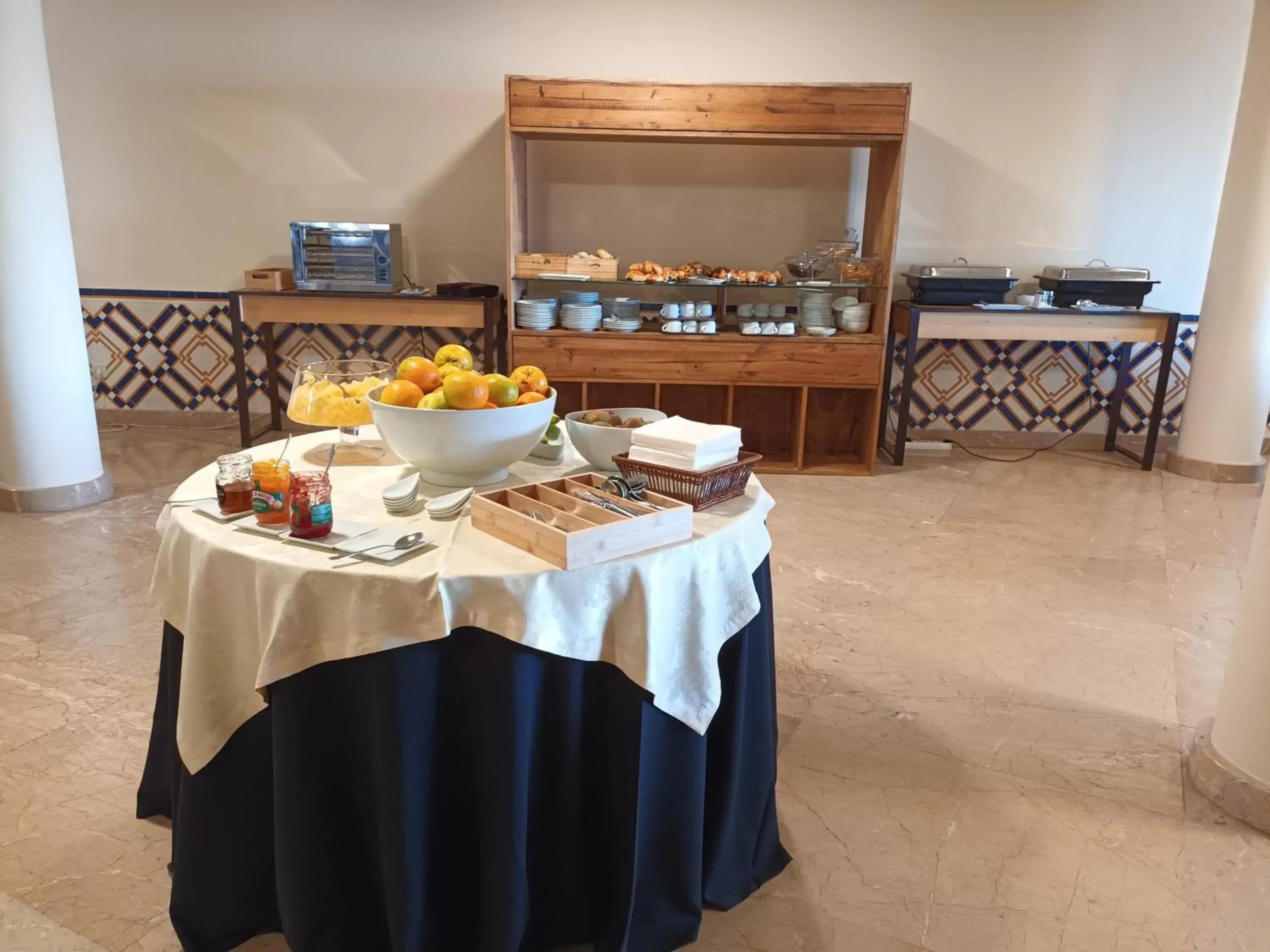 Buffet breakfast in Vilar Oporto Hotel
