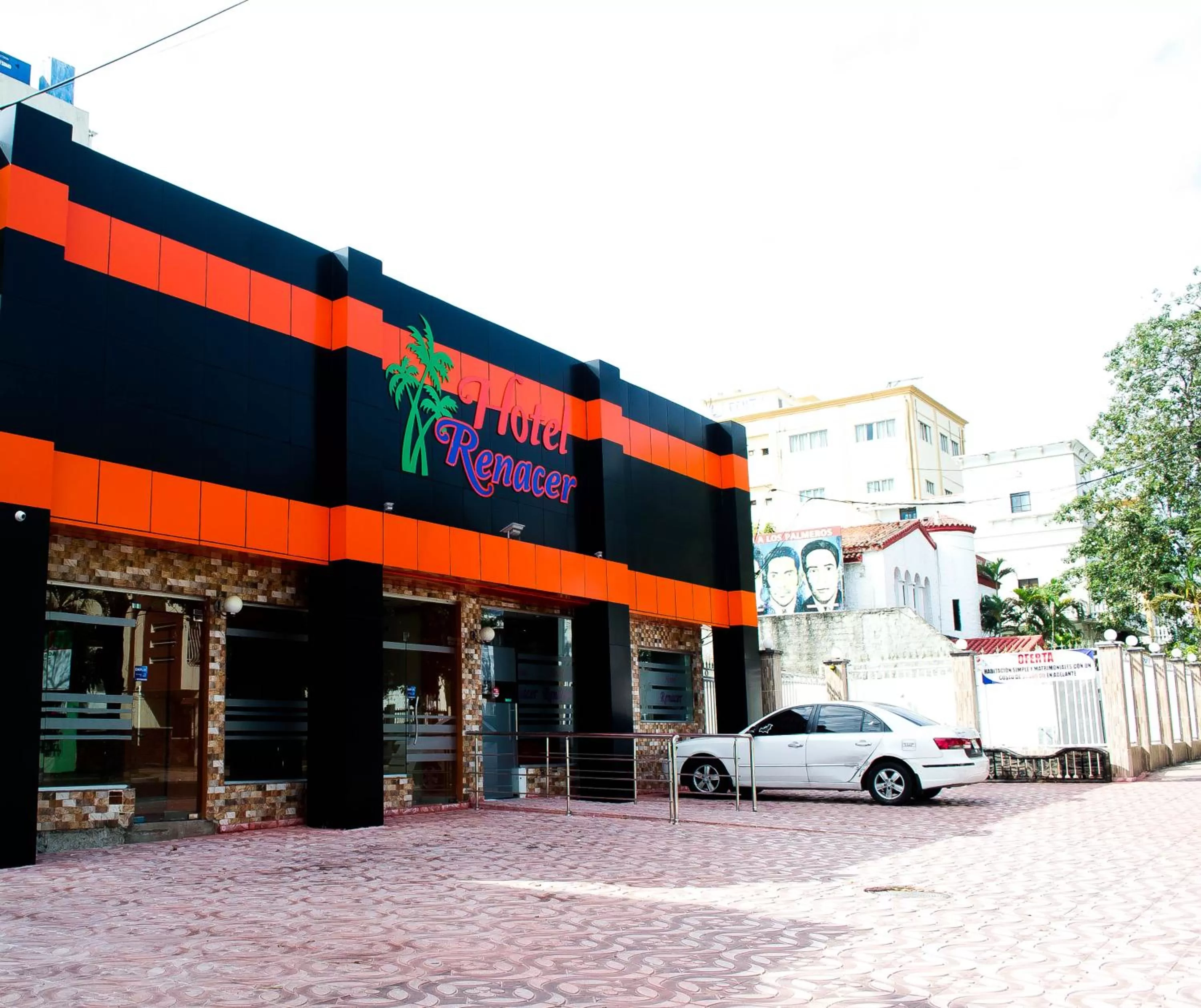 Facade/entrance in Hotel Renacer