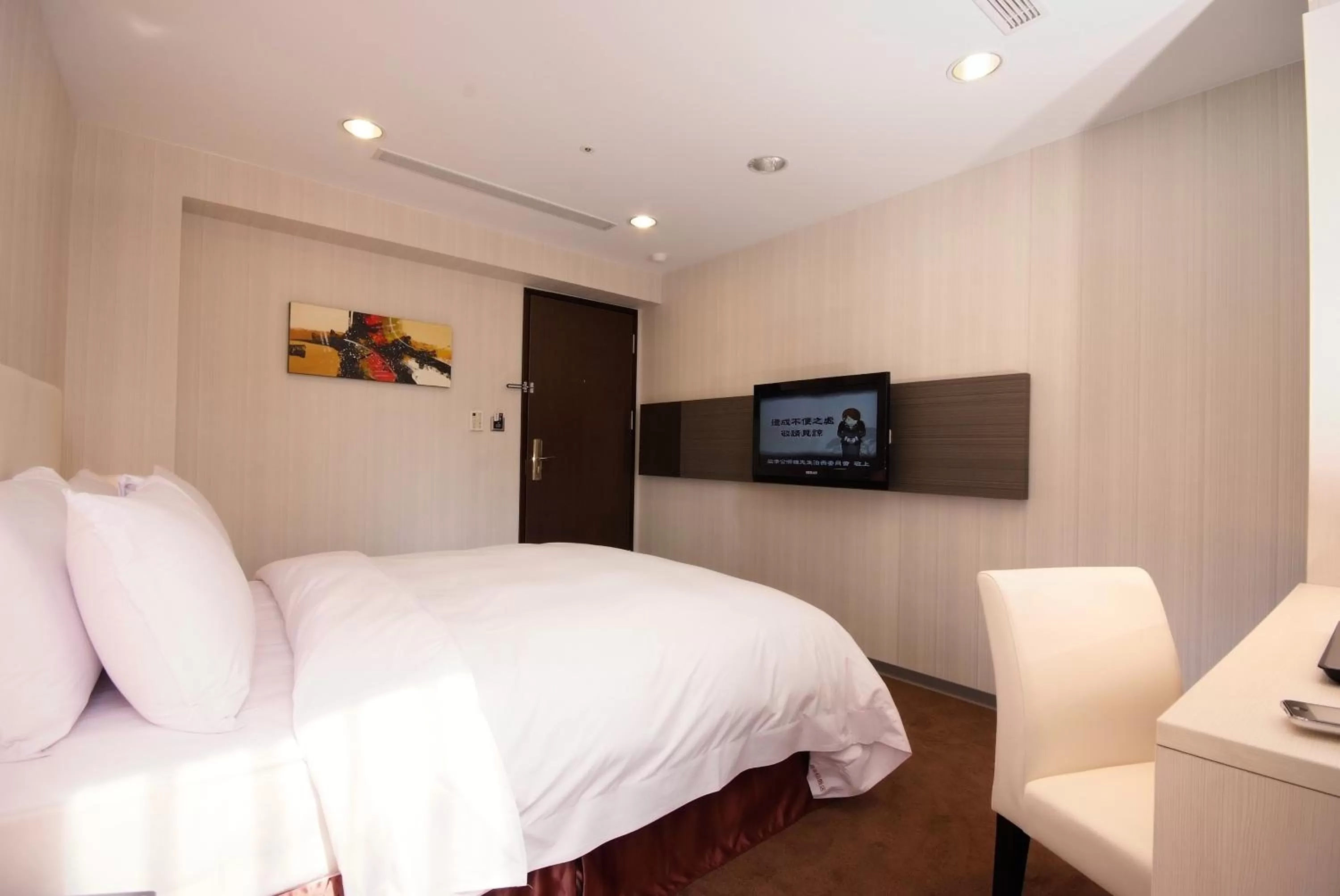 Photo of the whole room, Bed in Hotel Leisure 台中輕行旅