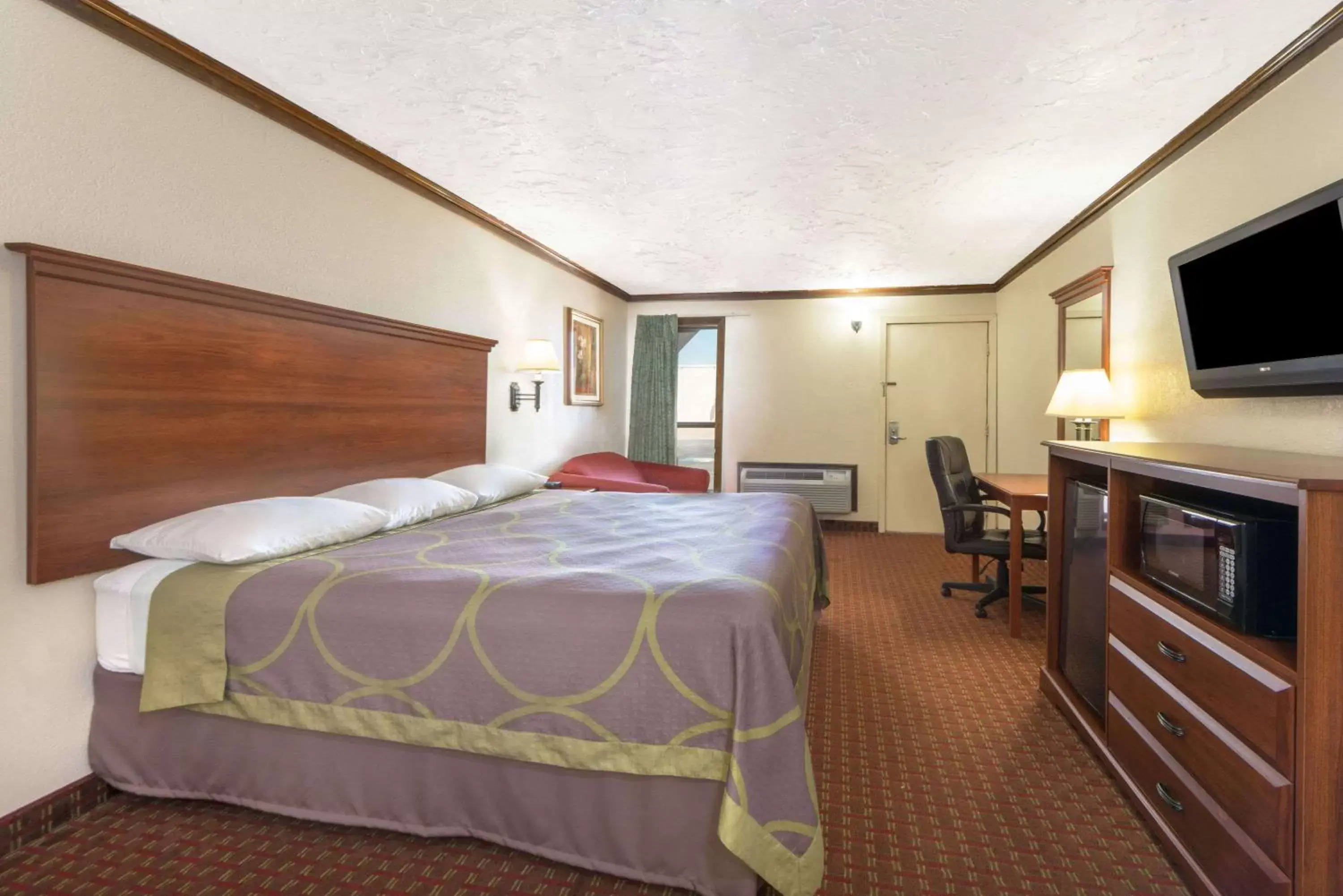 Photo of the whole room, Bed in Super 8 by Wyndham Enid