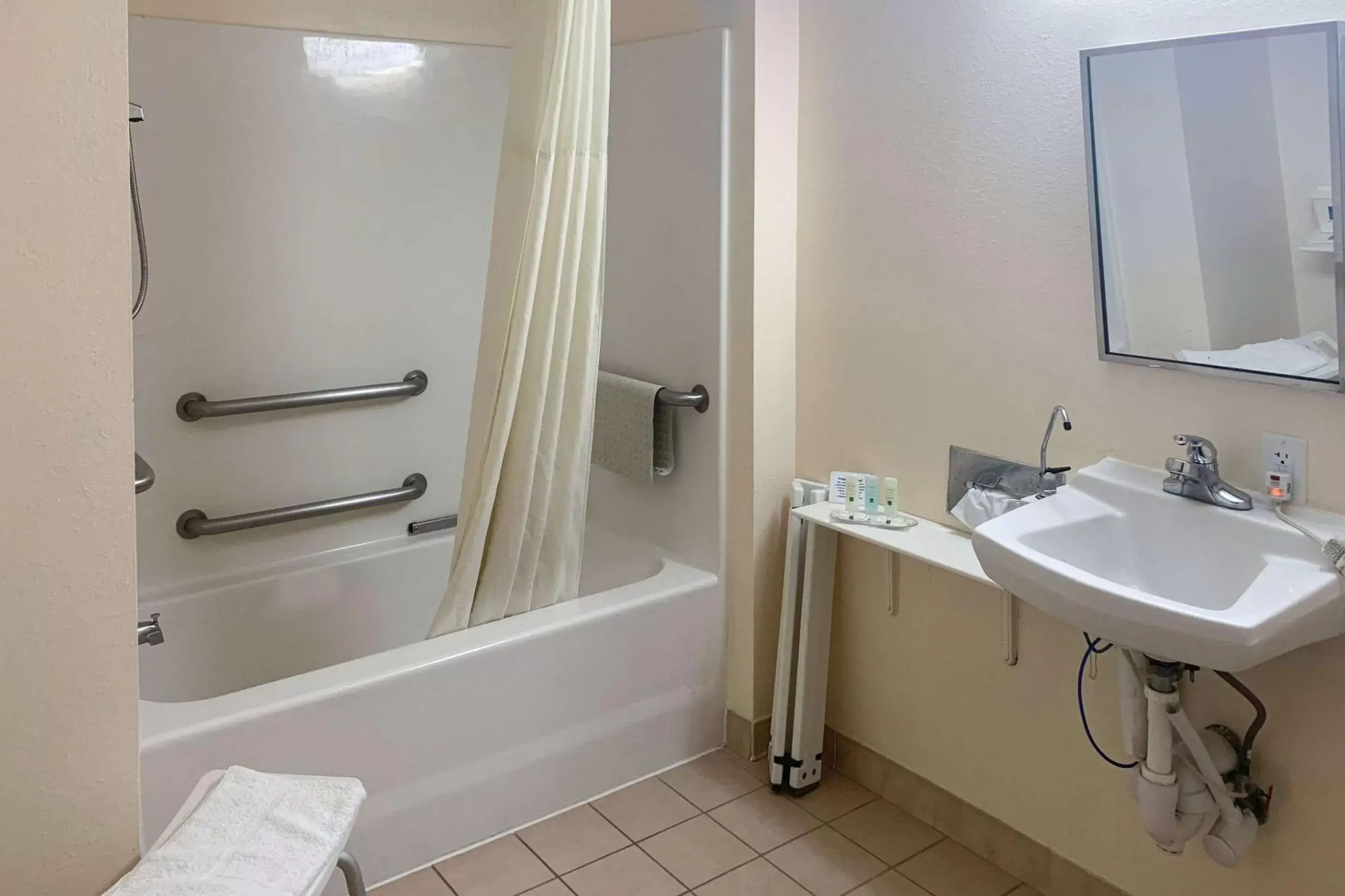 Bathroom in Quality Inn Gainesville I-75