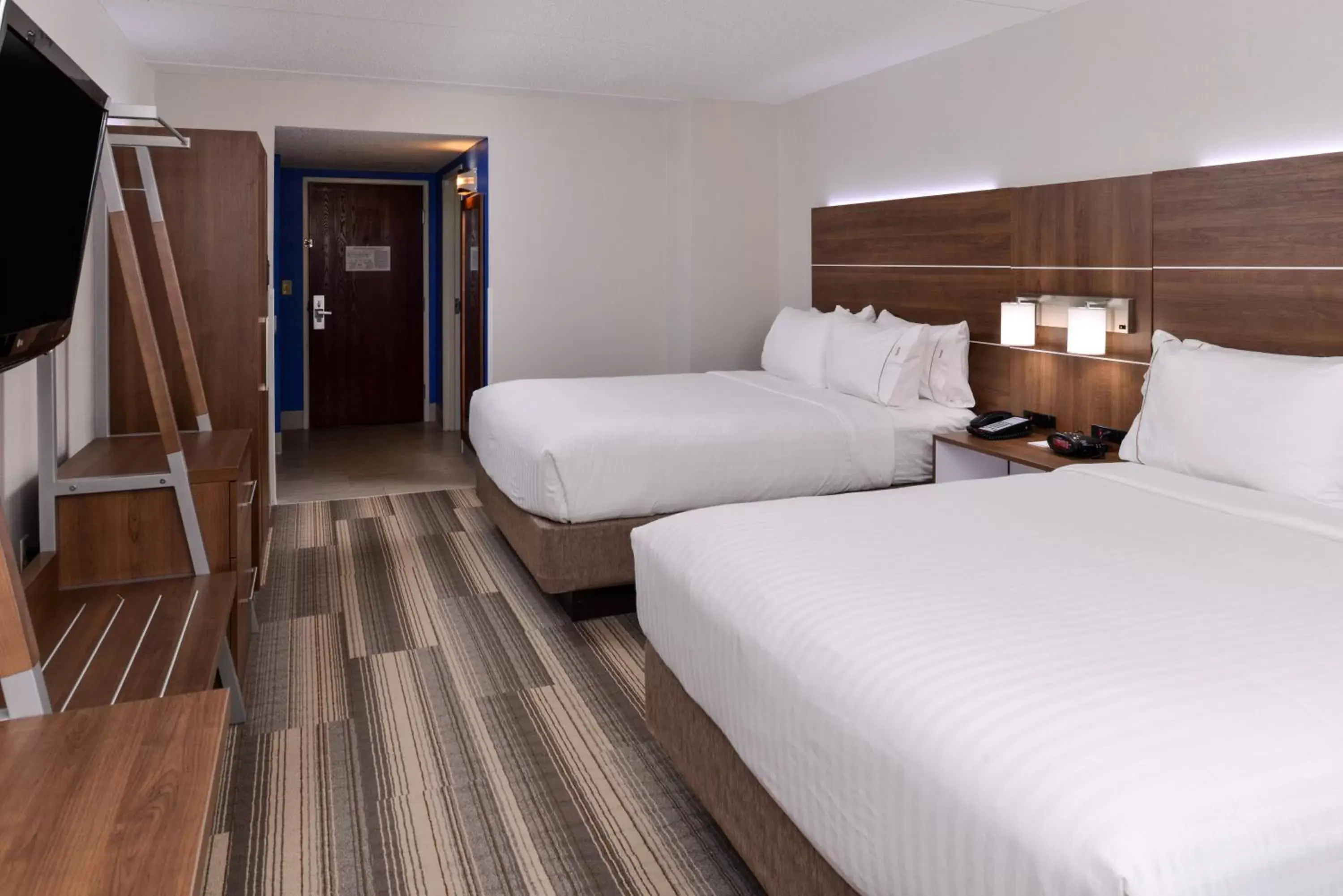 Photo of the whole room, Bed in Holiday Inn Express & Suites Raleigh NE - Medical Ctr Area, an IHG Hotel