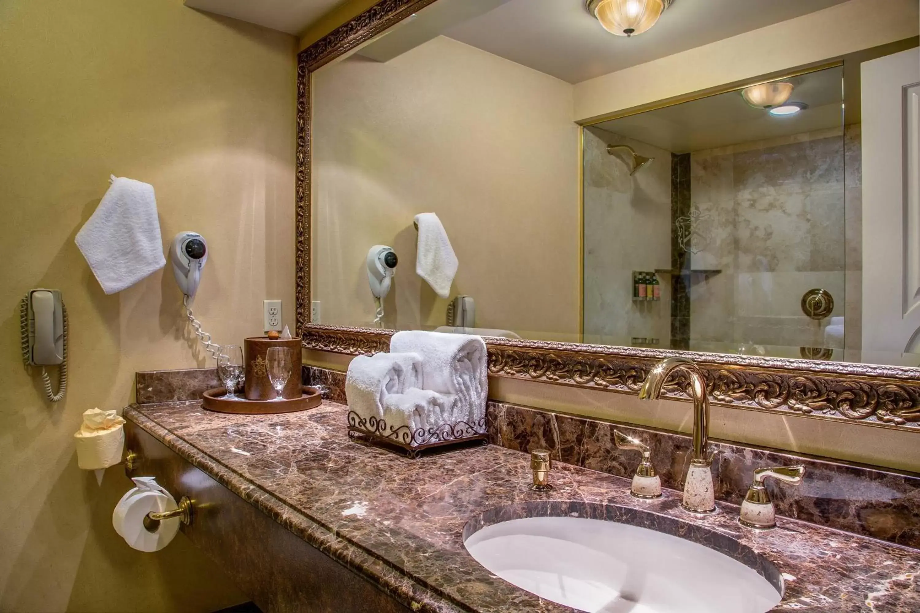 Bathroom in The Historic Davenport, Autograph Collection