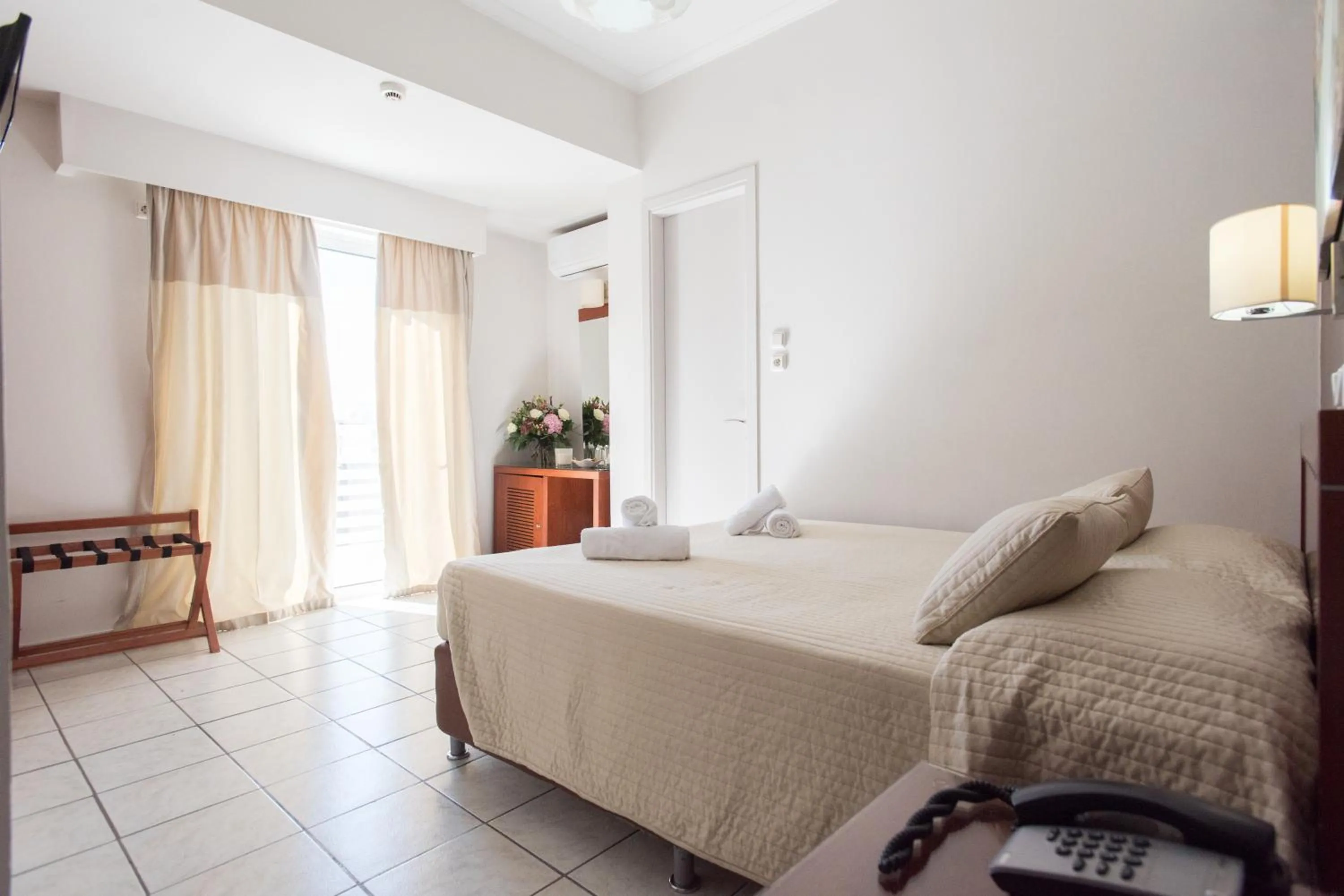 Photo of the whole room, Bed in Epidavros Hotel