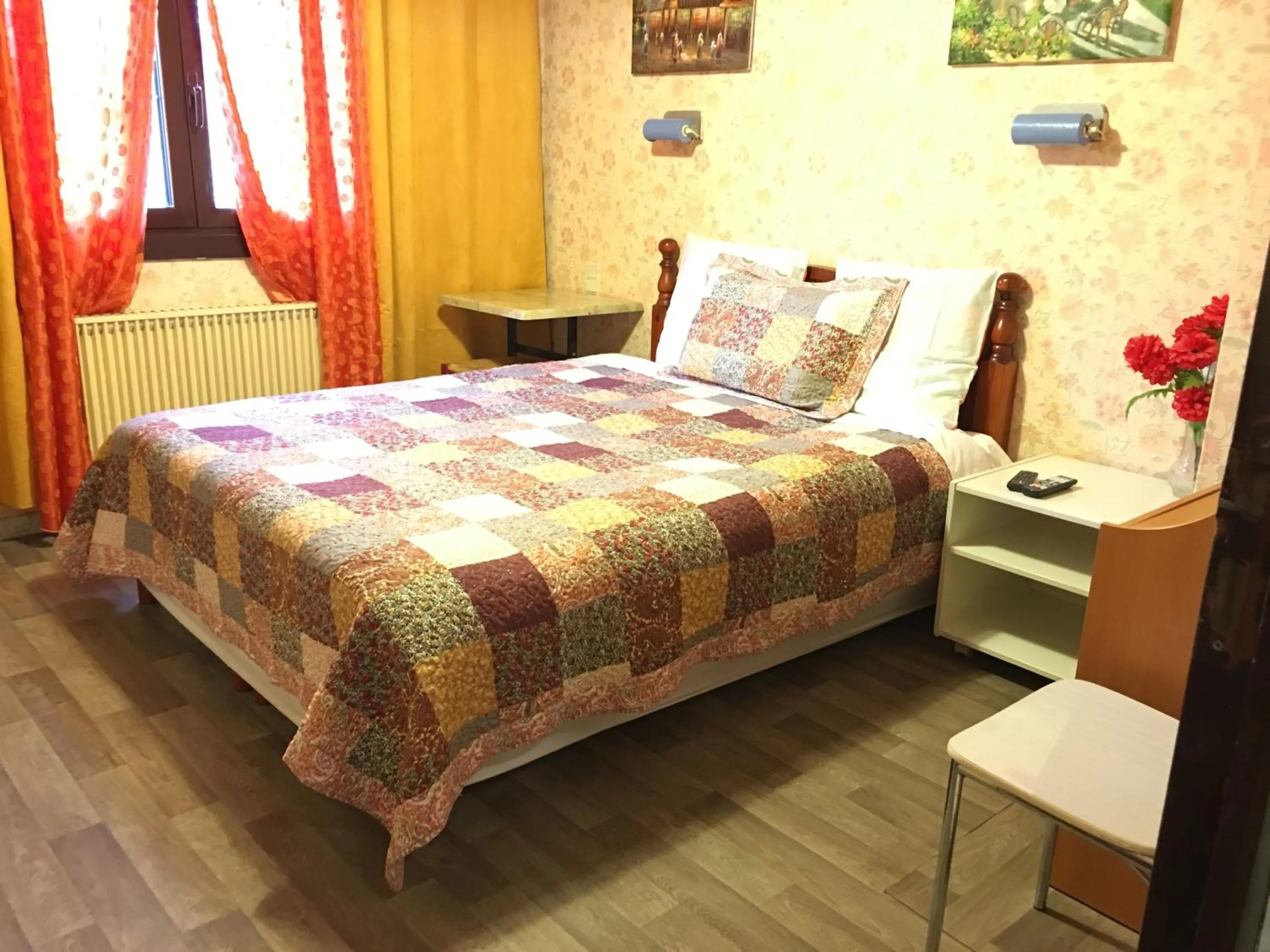 Bed in Hotel Paris Star