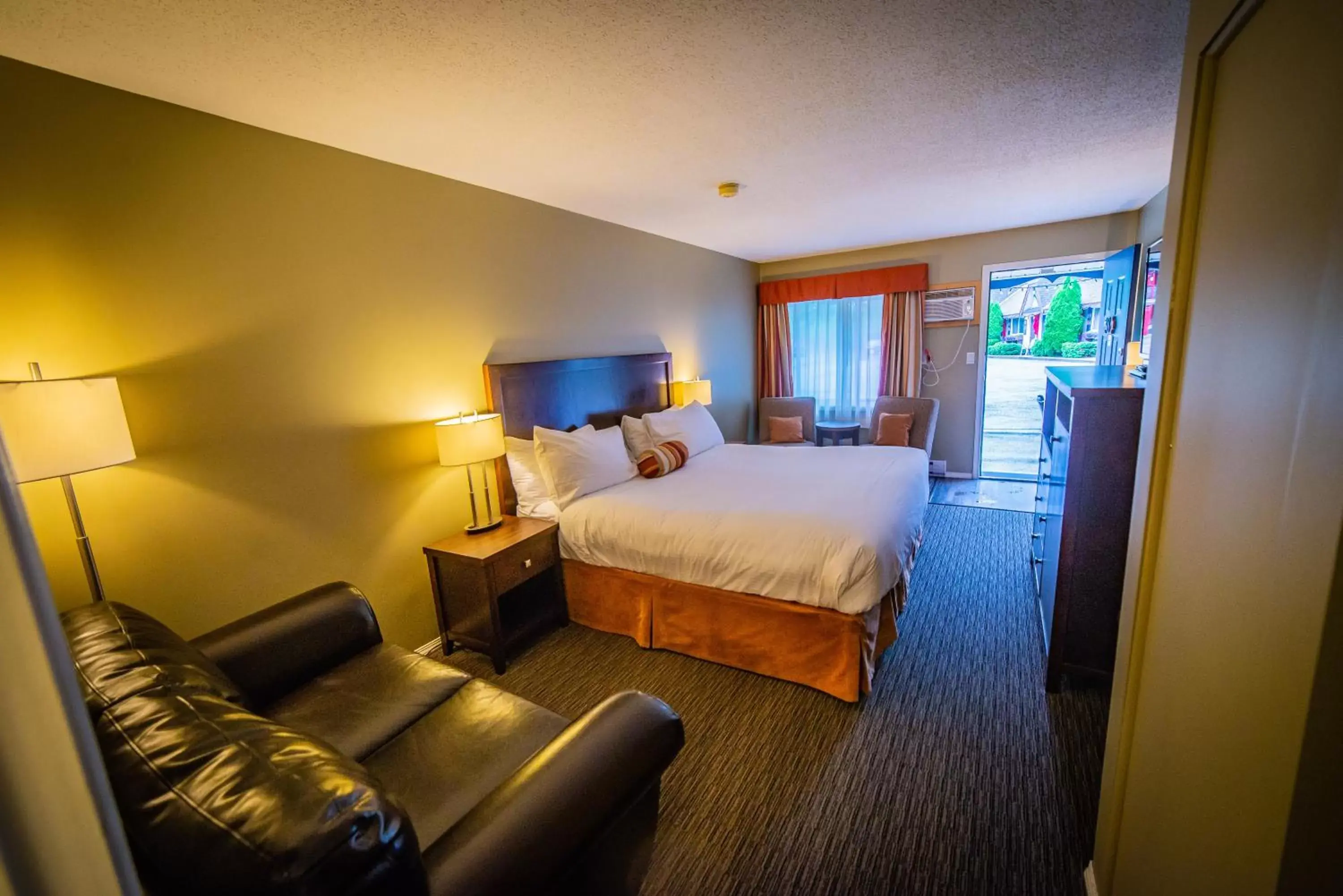 Photo of the whole room in Alpine Inn & Suites