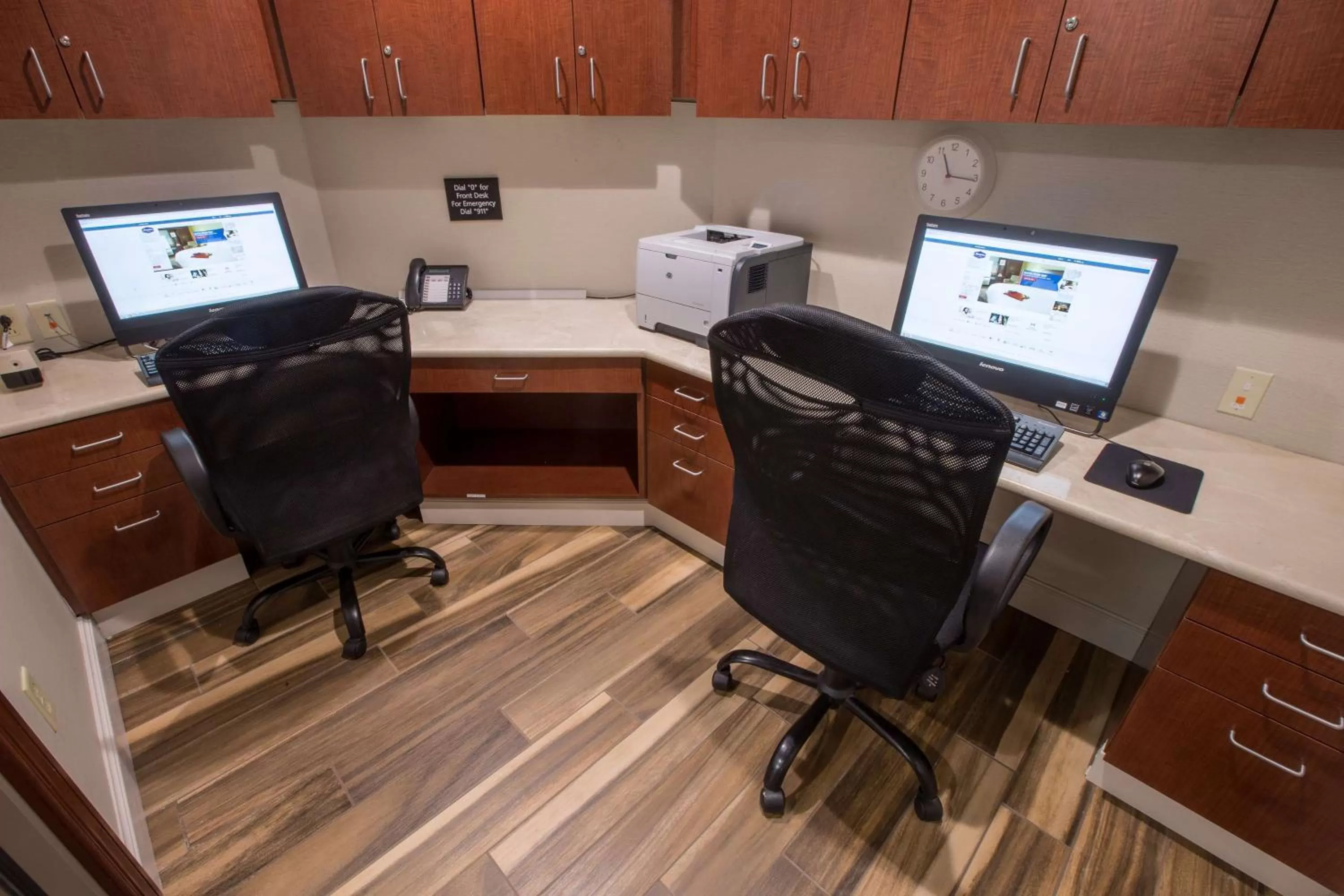 Business facilities in Hampton Inn & Suites Berkshires-Lenox