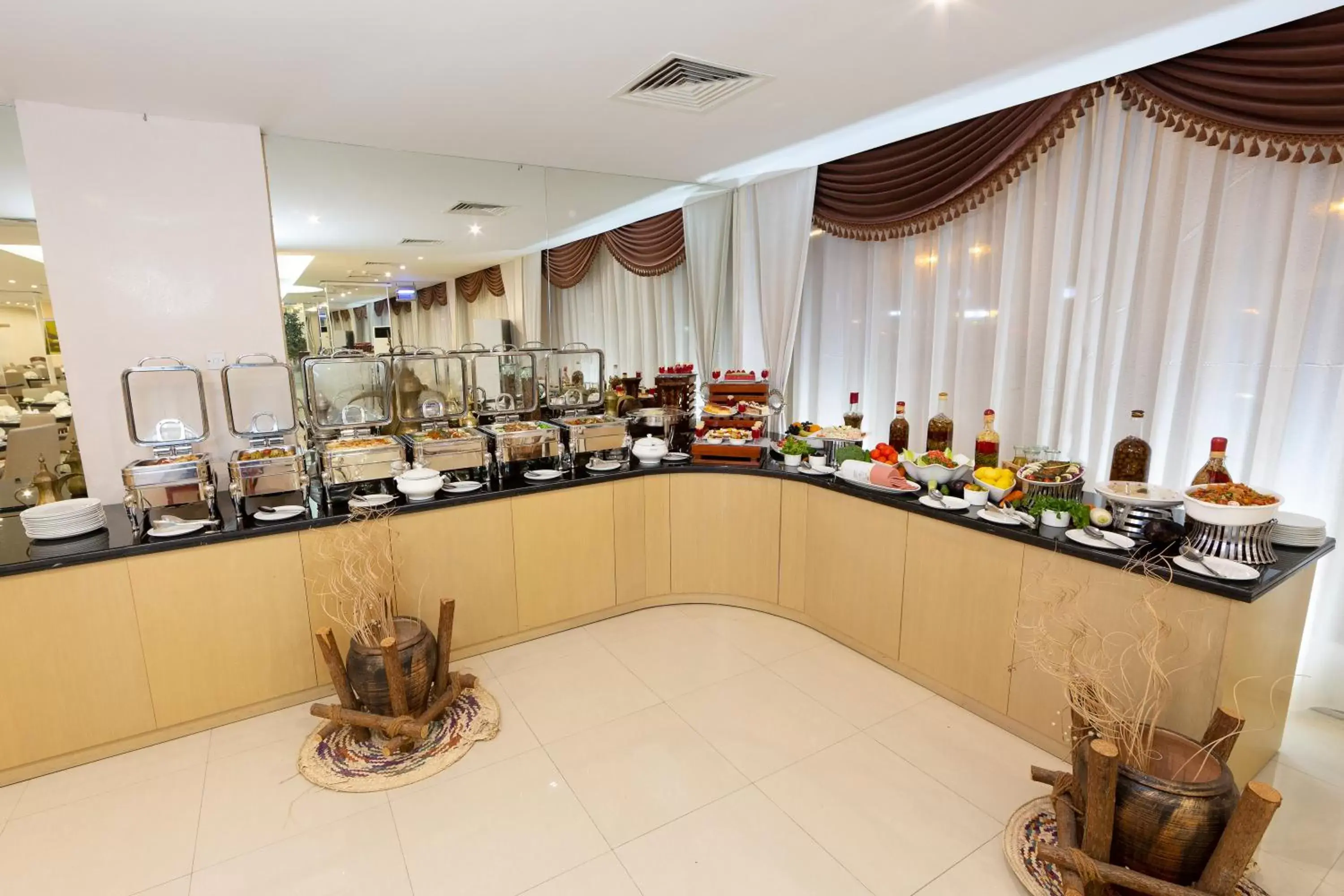 Breakfast, Restaurant/Places to Eat in Nova Park Hotel