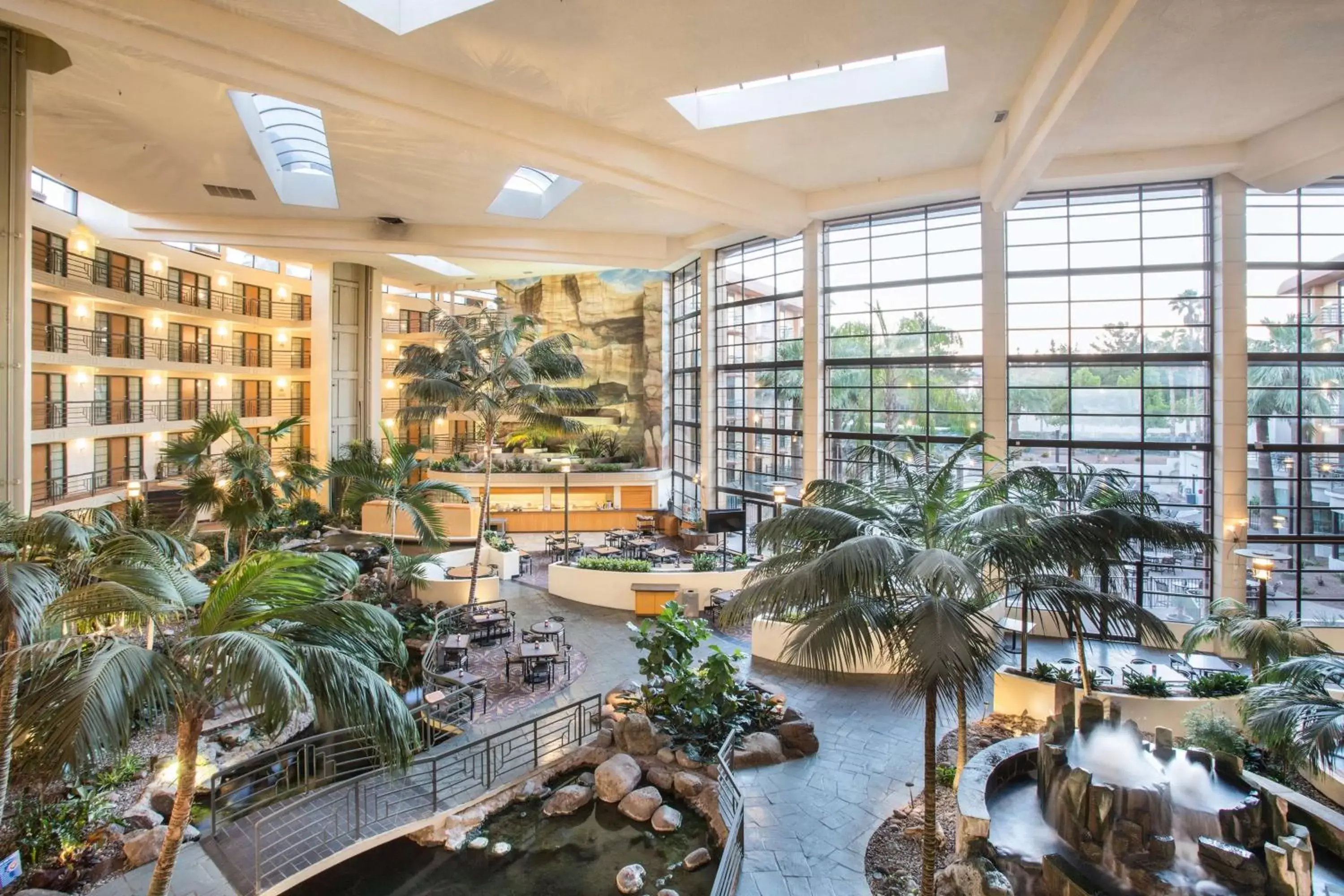 Lobby or reception in Embassy Suites by Hilton Phoenix Biltmore