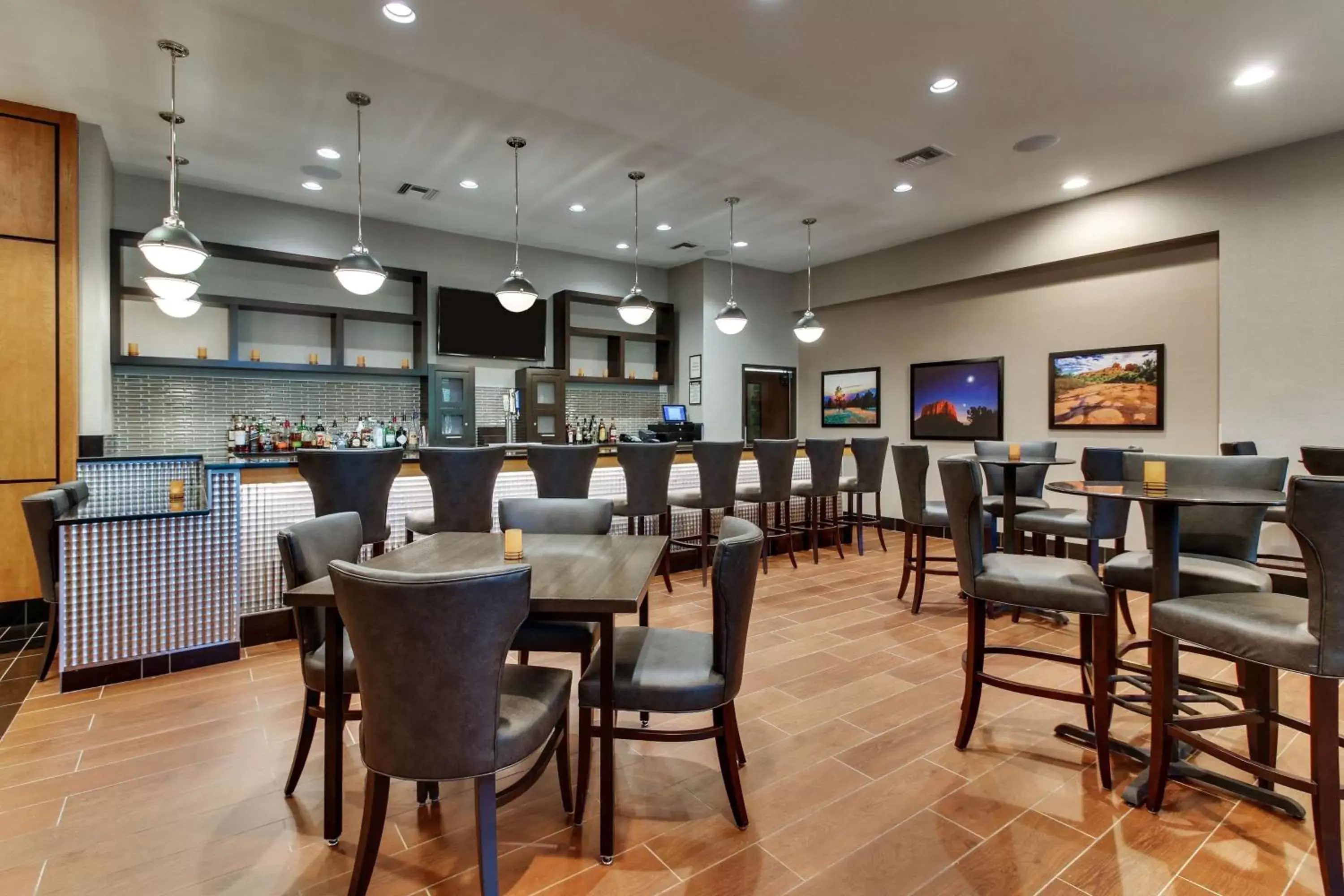 Lounge or bar, Restaurant/Places to Eat in Drury Inn & Suites Phoenix Happy Valley