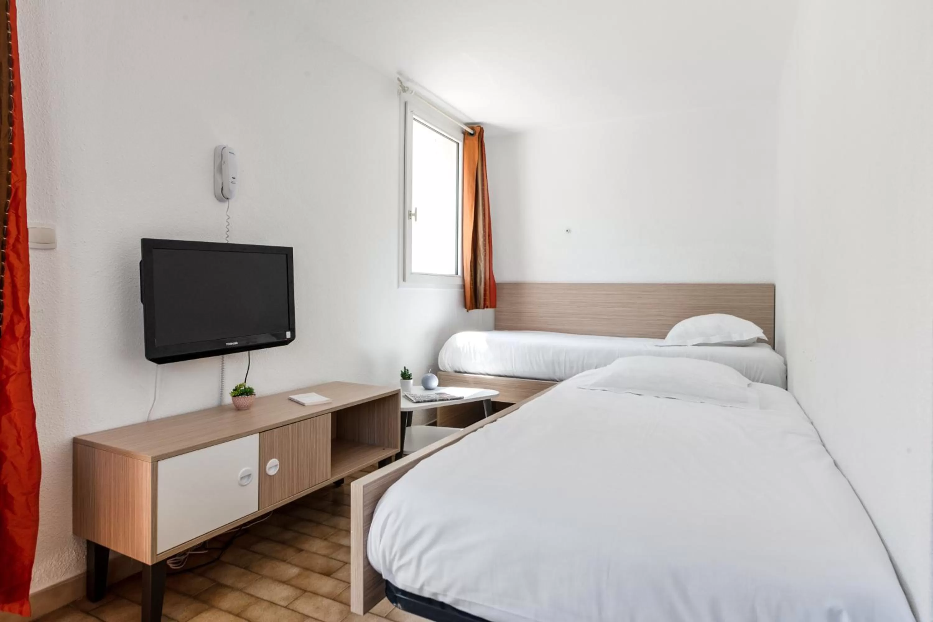 Living room, Bed in Comfort Aparthotel Mandelieu la Napoule Village