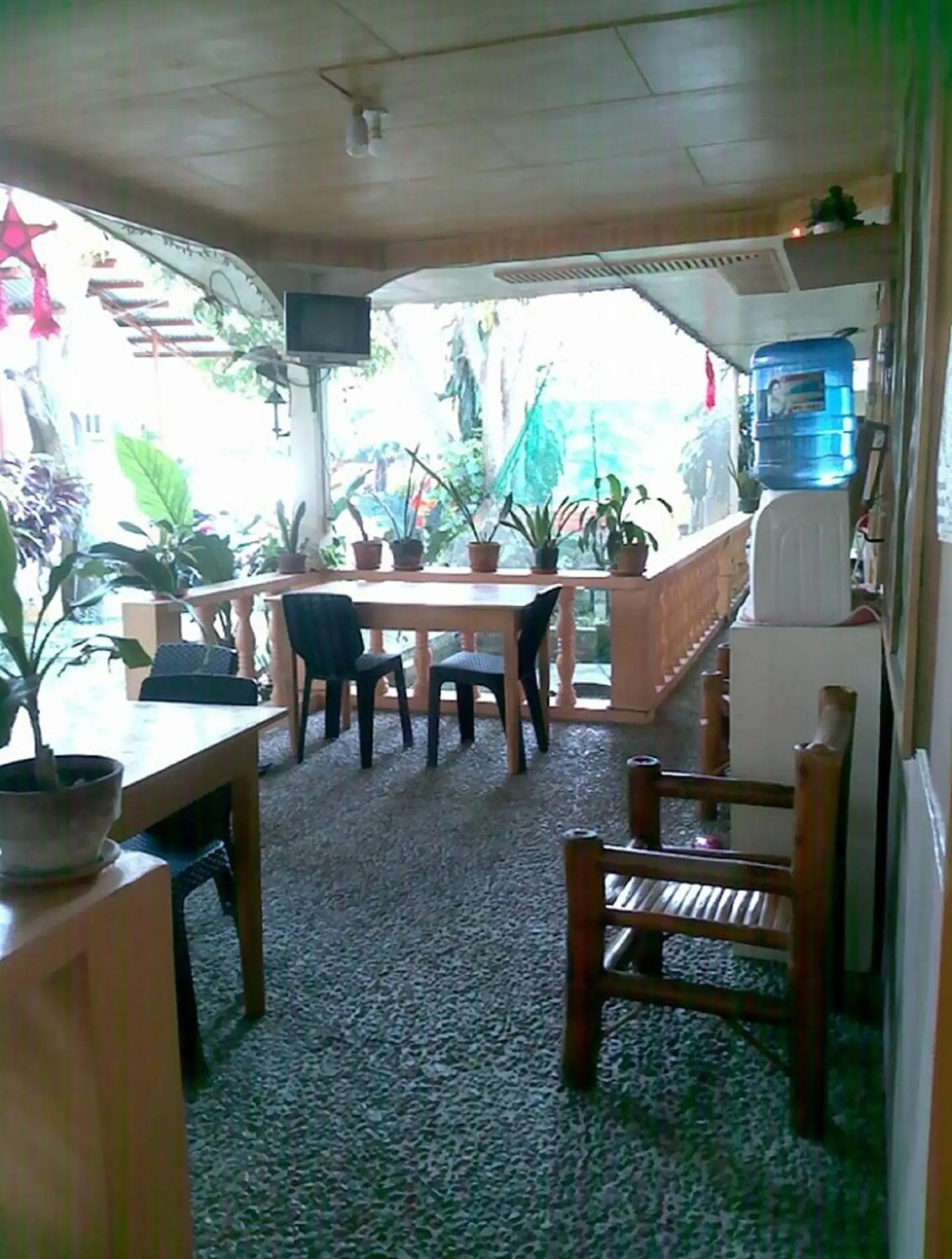 Restaurant/Places to Eat in Emok's Guest House