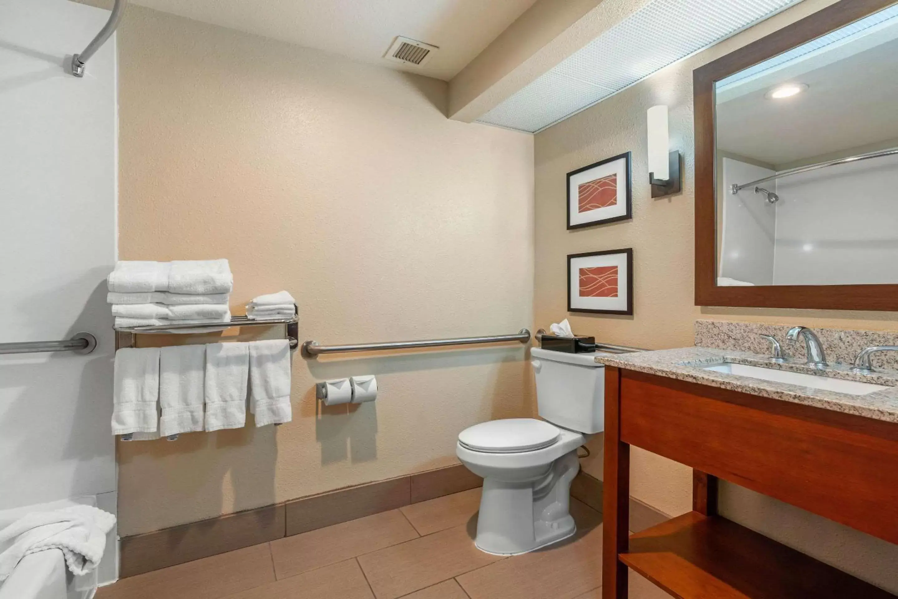 Photo of the whole room, Bathroom in Comfort Inn & Suites Sacramento – University Area