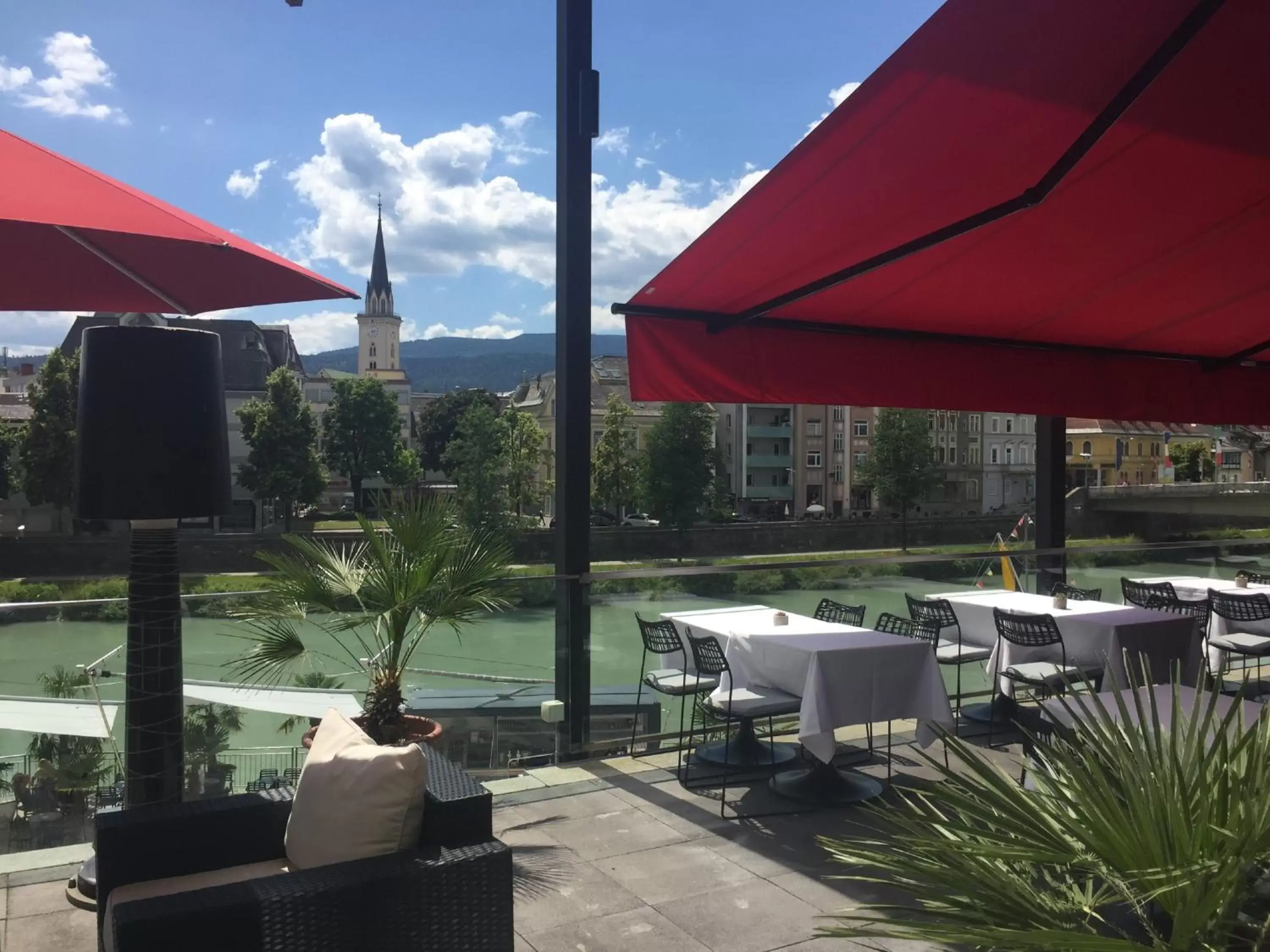 Lounge or bar, Restaurant/Places to Eat in voco® Villach, an IHG Hotel