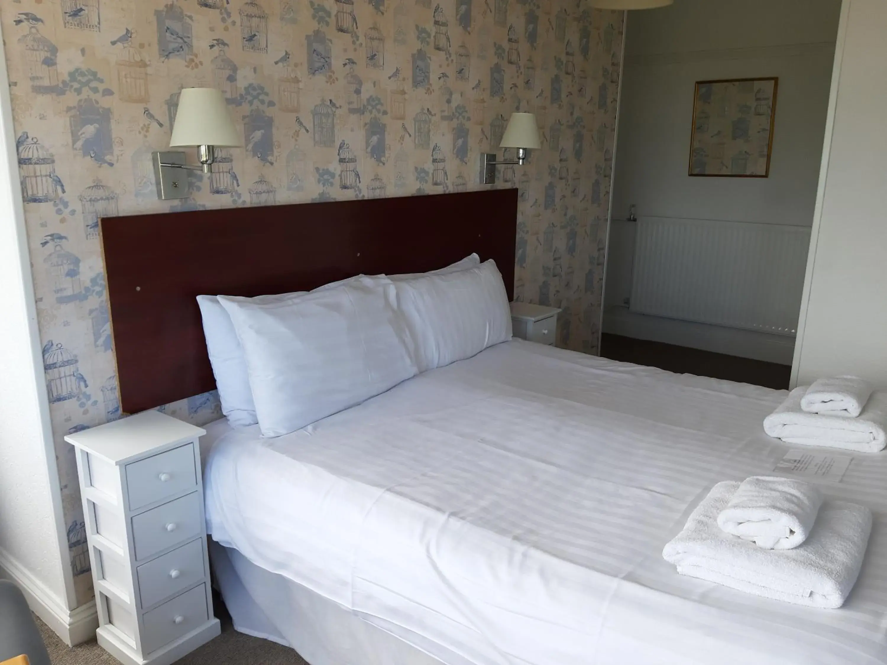 Photo of the whole room, Bed in North Parade Seafront Accommodation