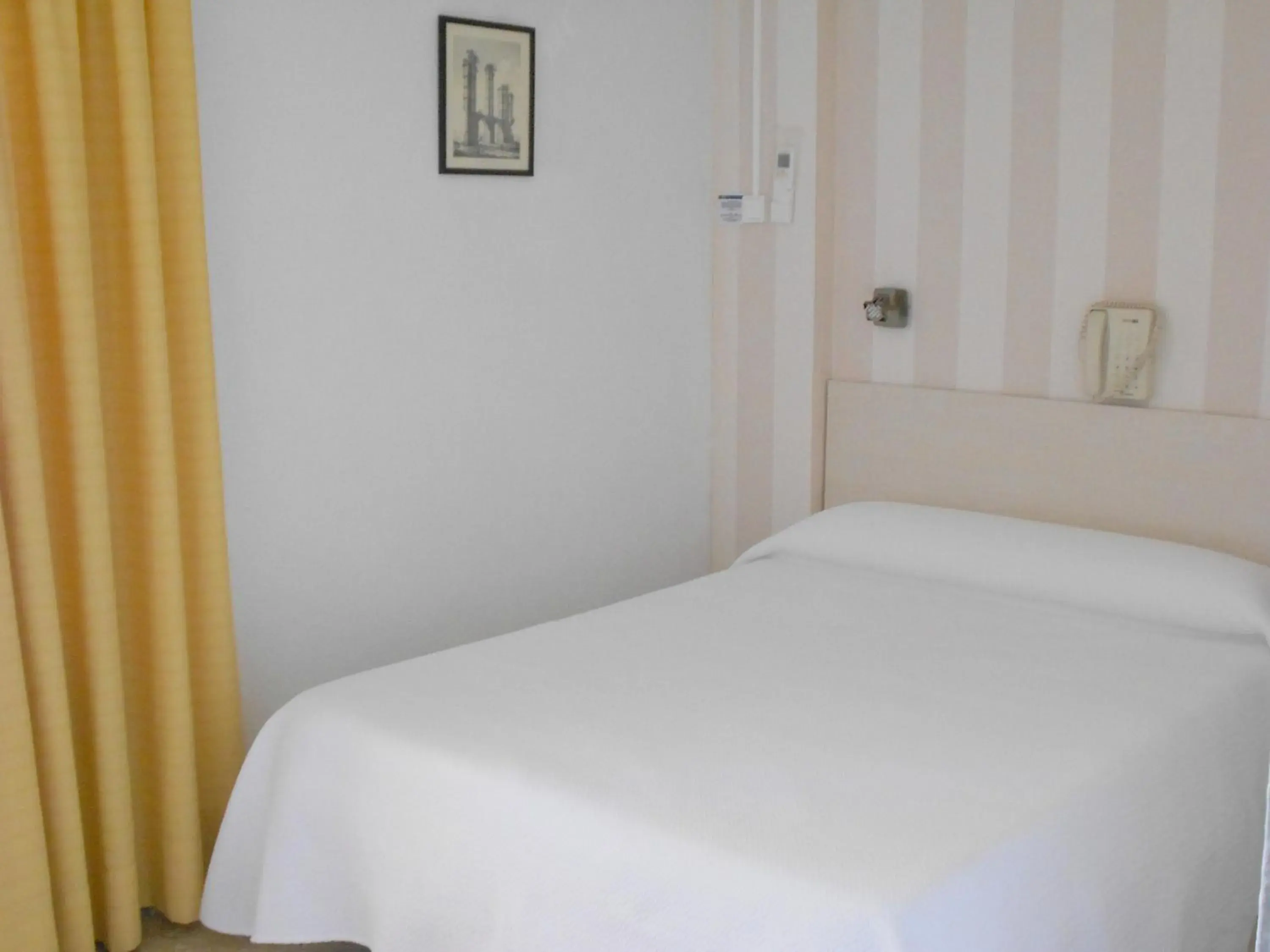 Photo of the whole room, Bed in Tramontana