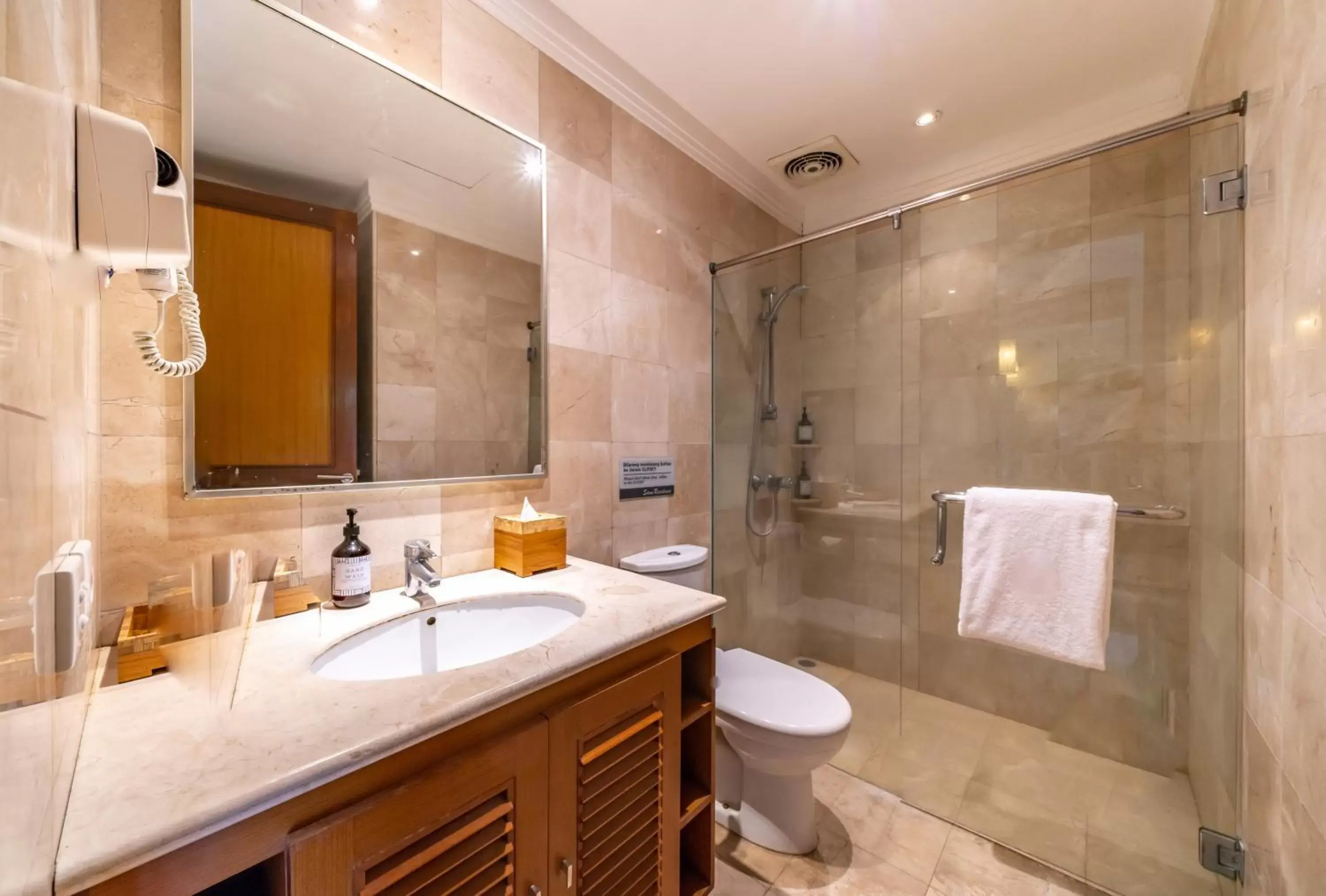 Shower, Bathroom in Sara Residence by Nakula