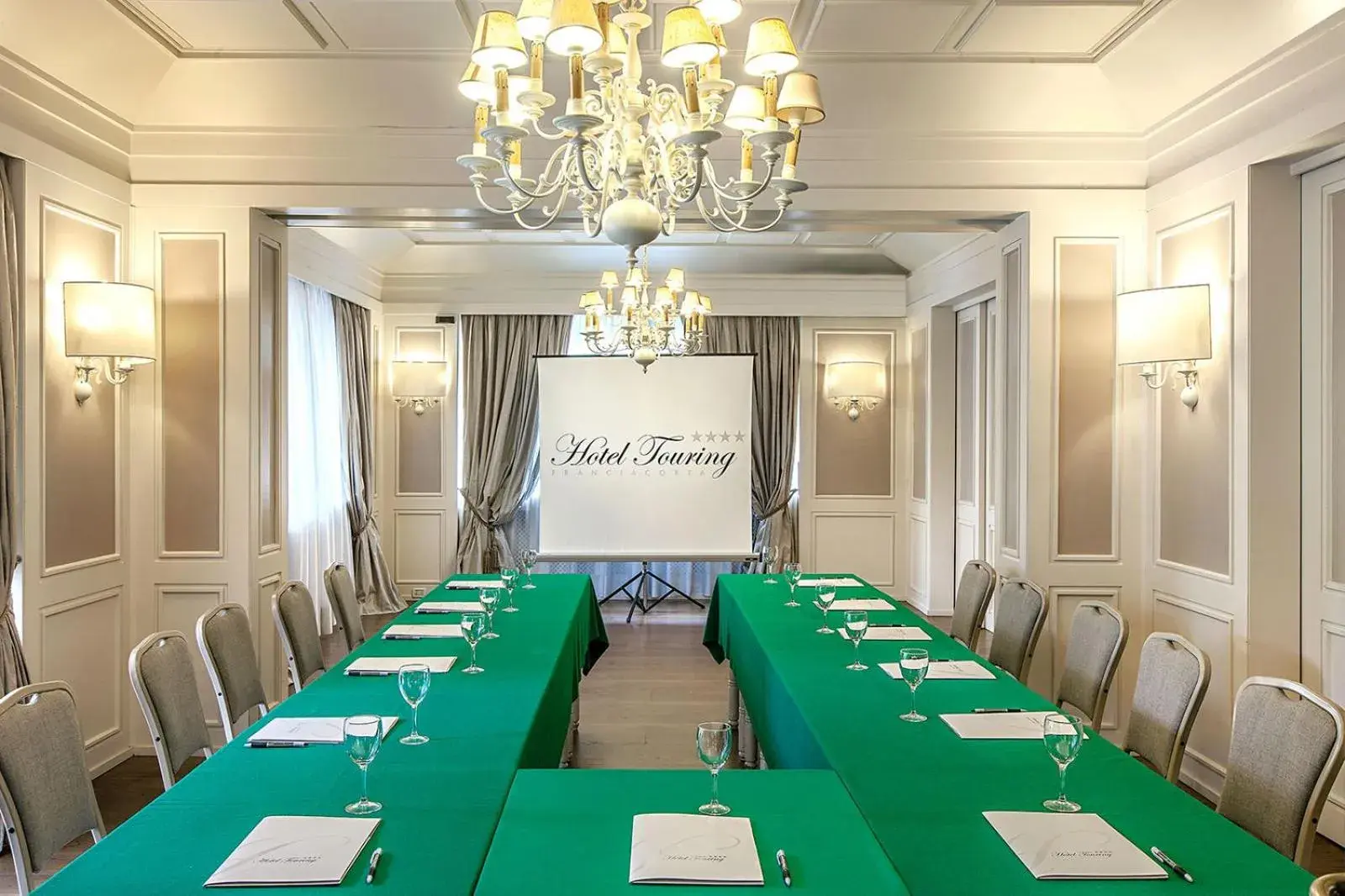 Business facilities, Business Area/Conference Room in Hotel Touring